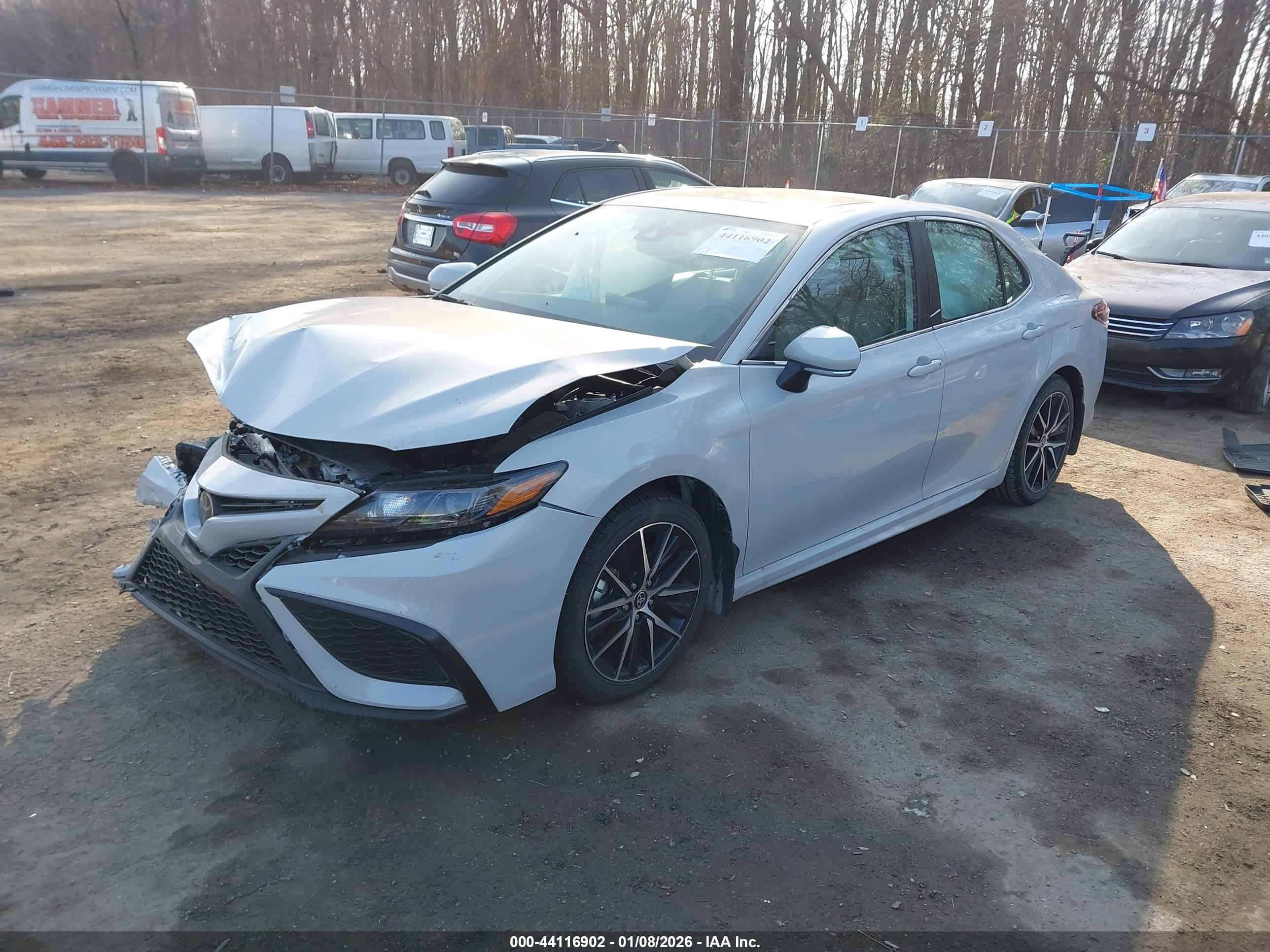 TOYOTA CAMRY image 2