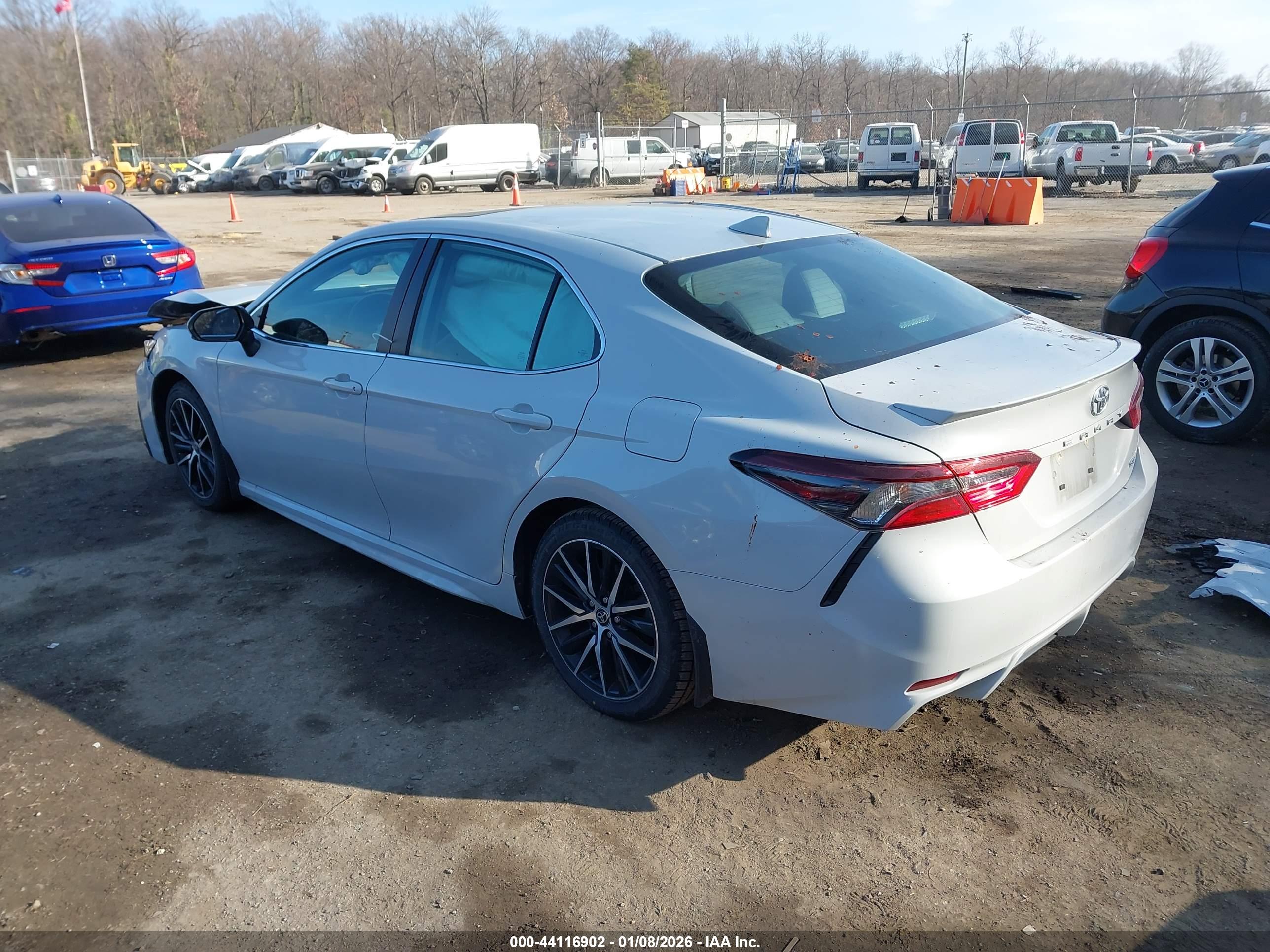 TOYOTA CAMRY image 3
