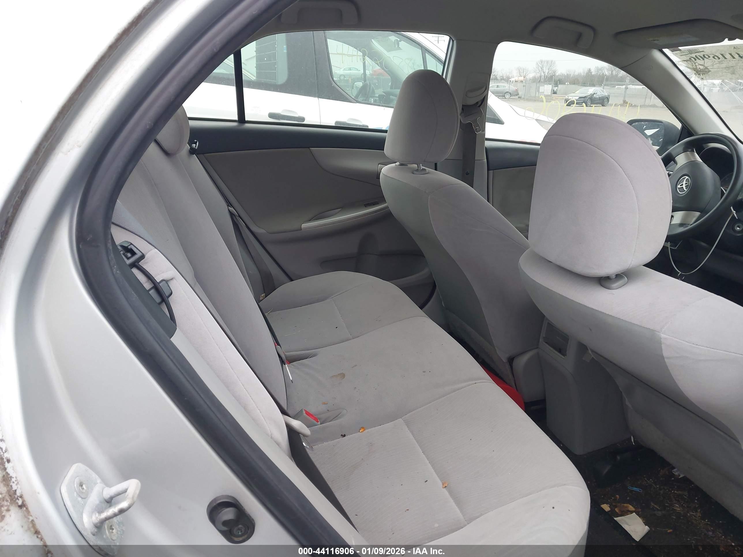 TOYOTA COROLLA image 8