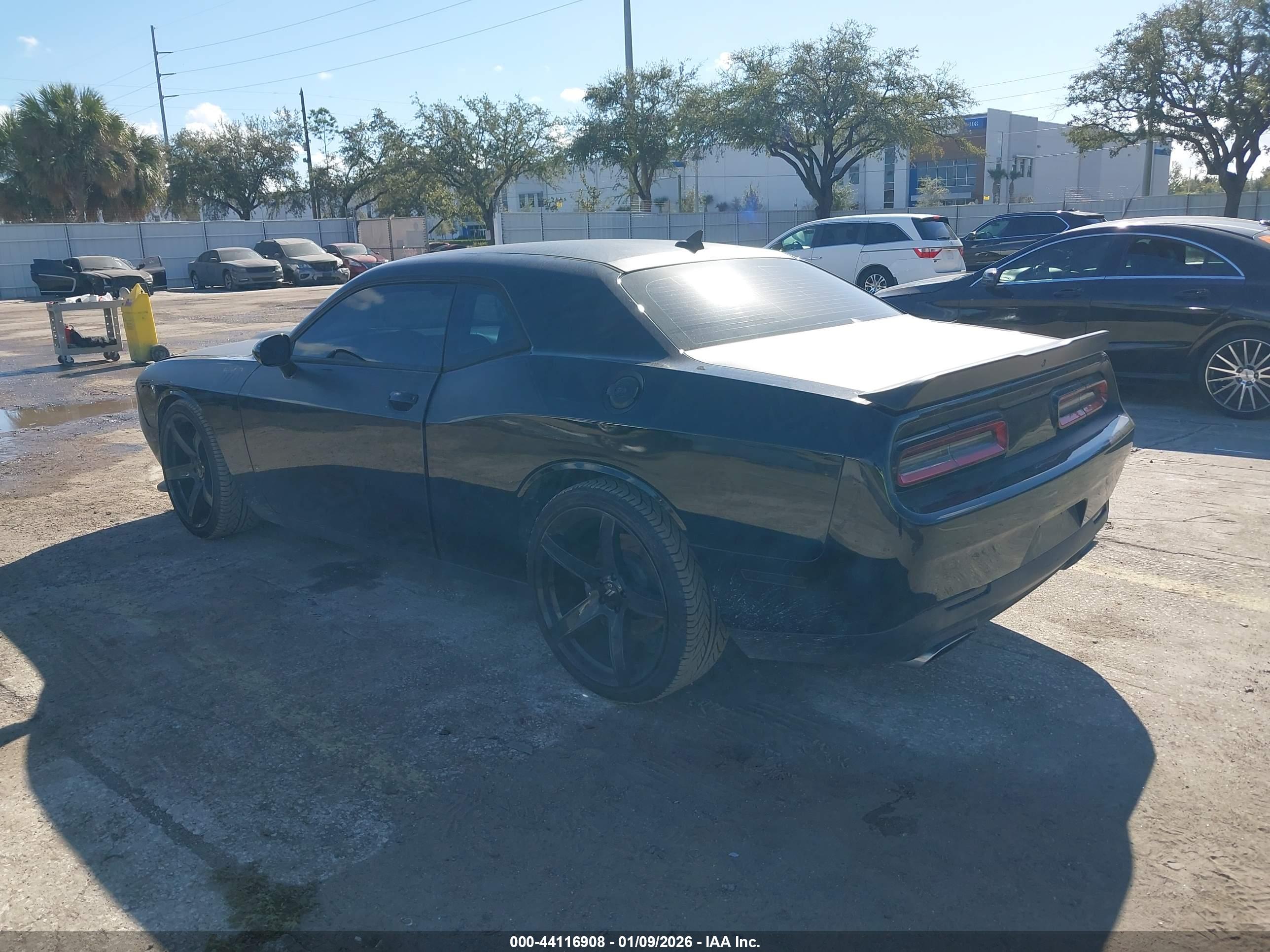 DODGE CHALLENGER image 3