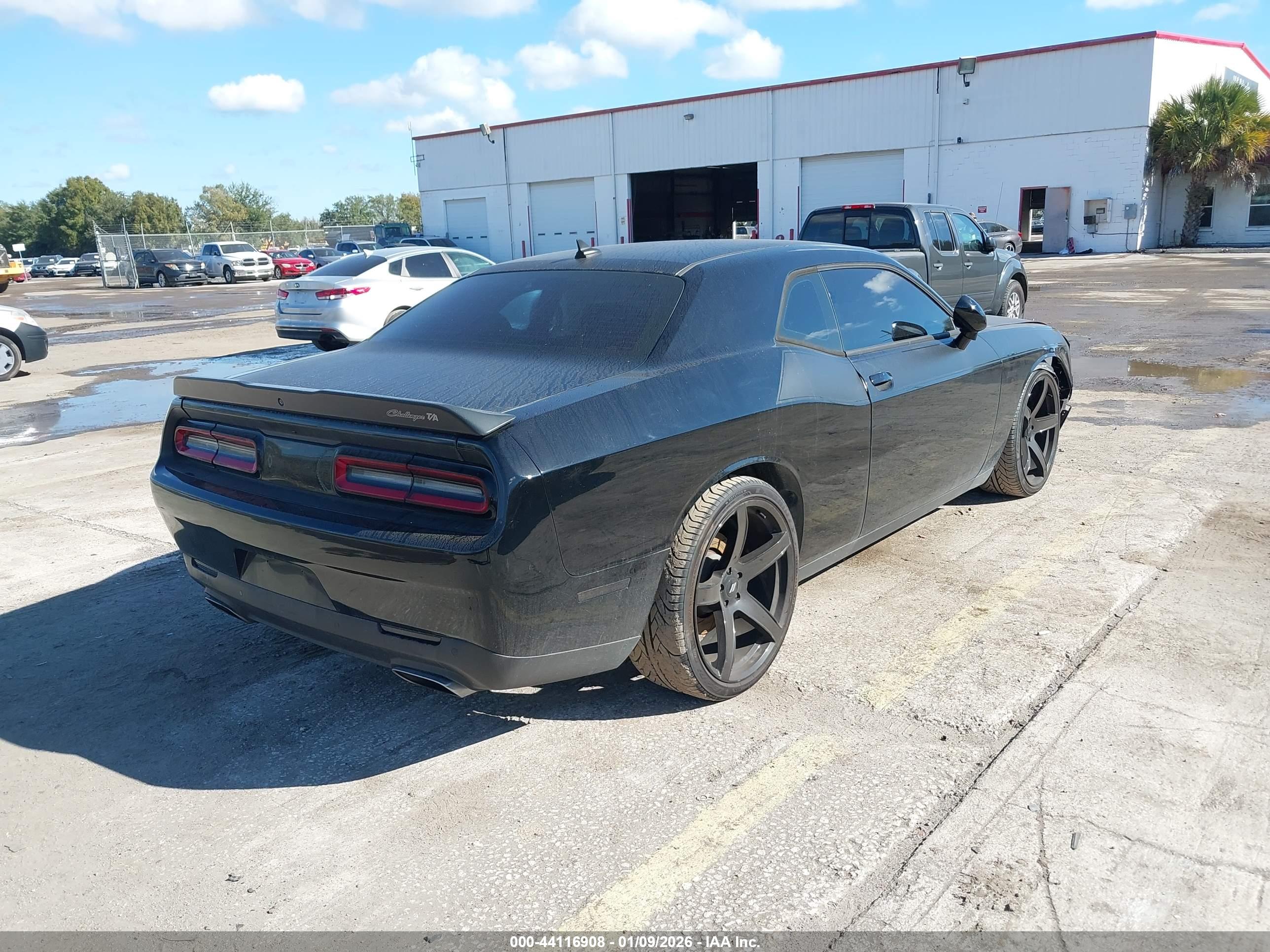DODGE CHALLENGER image 4