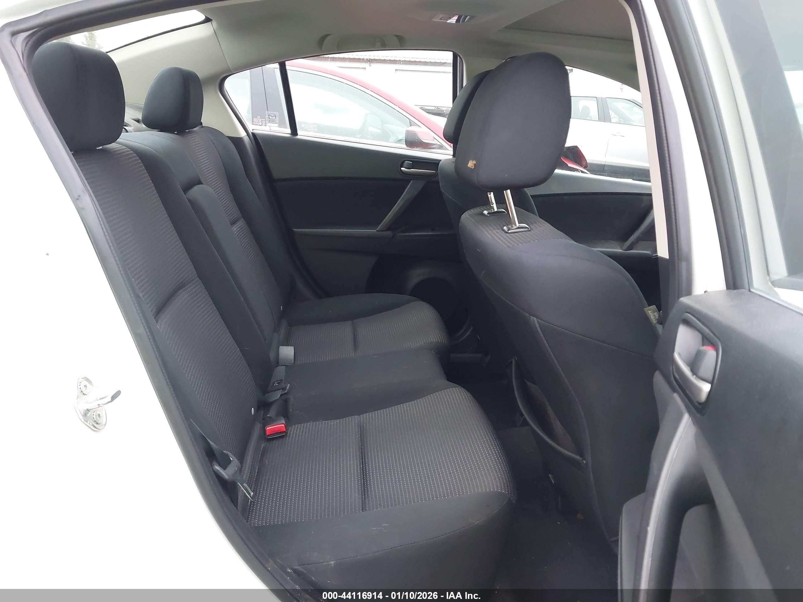 MAZDA MAZDA3 image 8