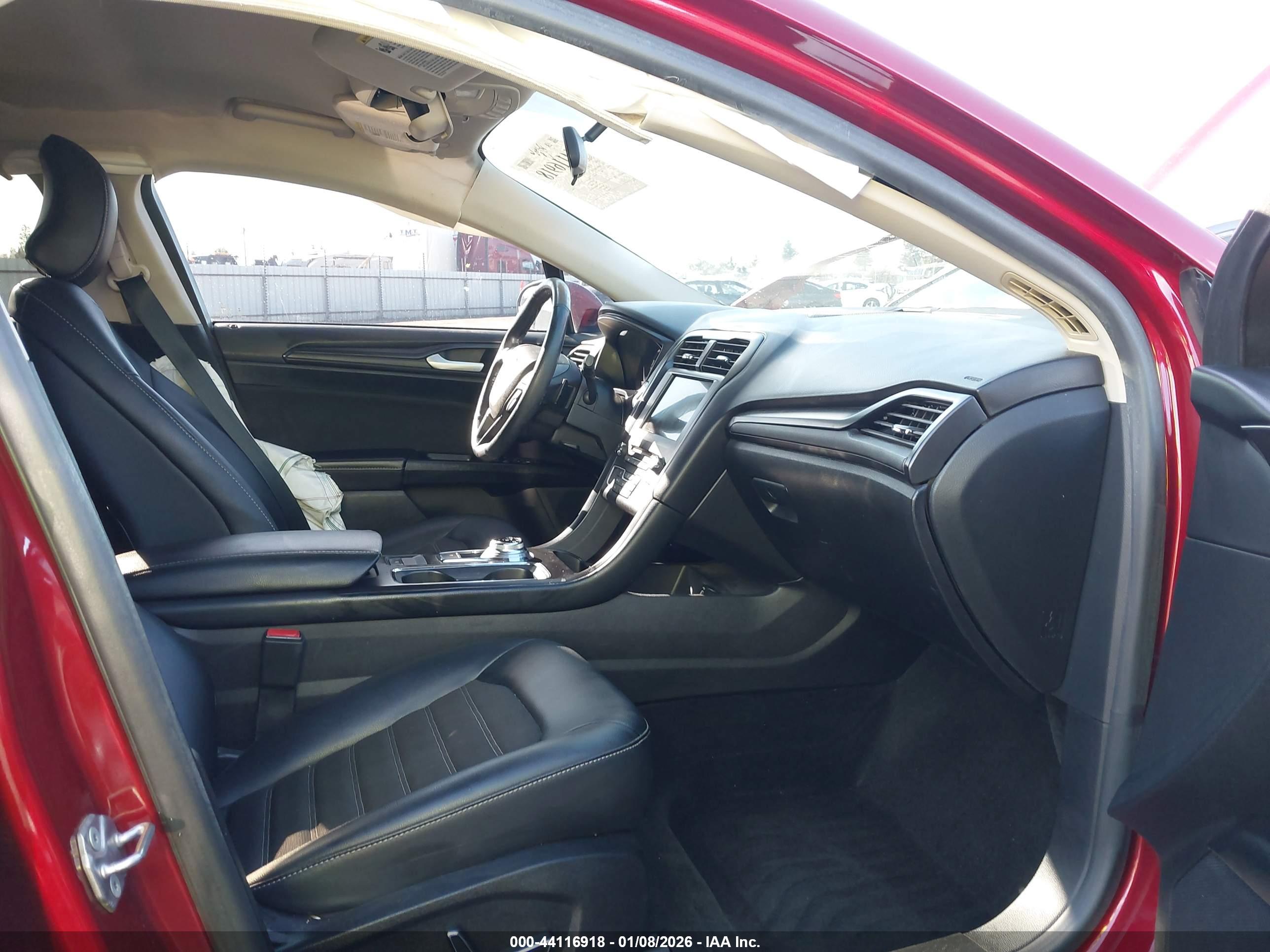 FORD FUSION image 5