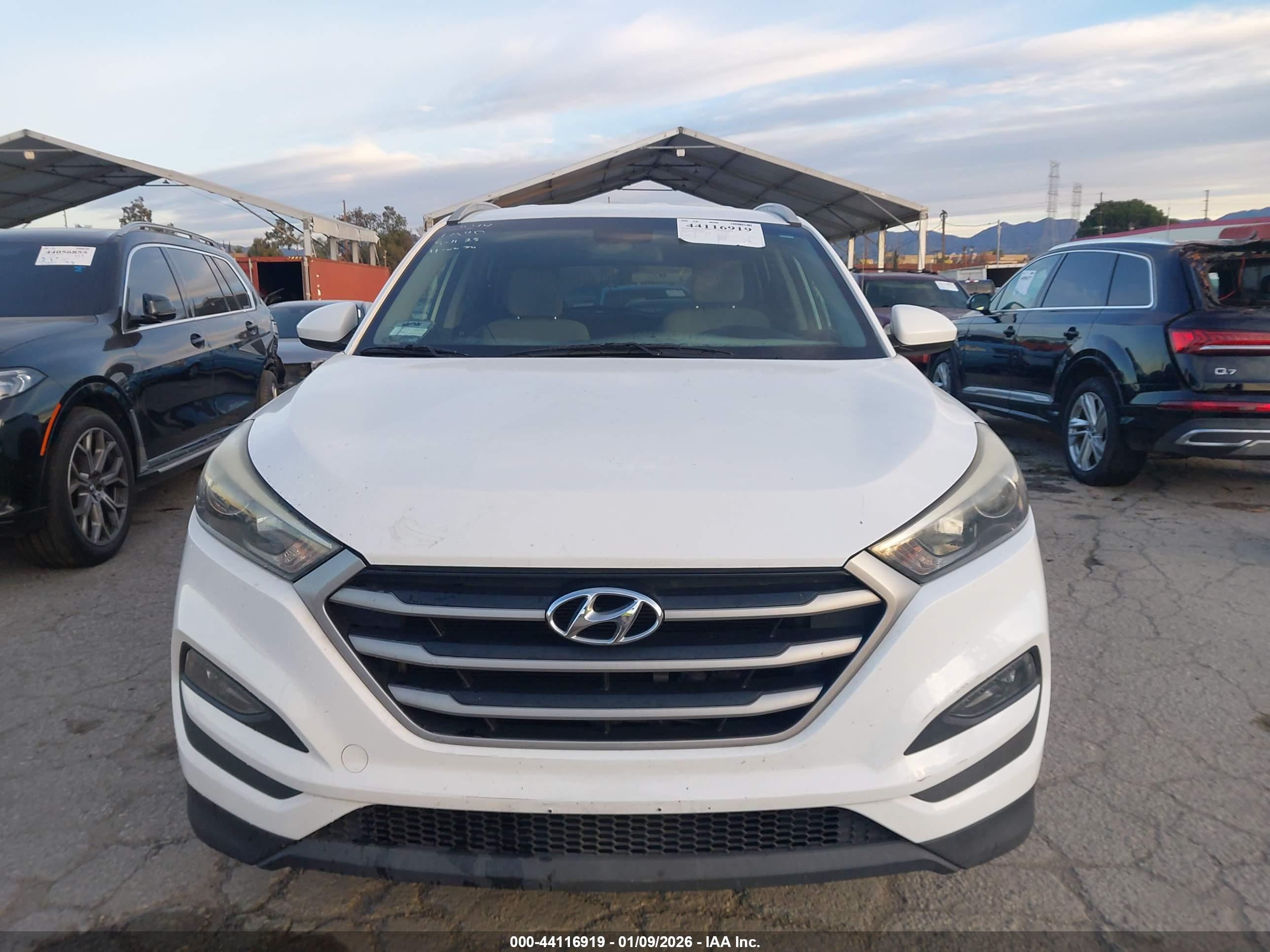 HYUNDAI TUCSON image 6