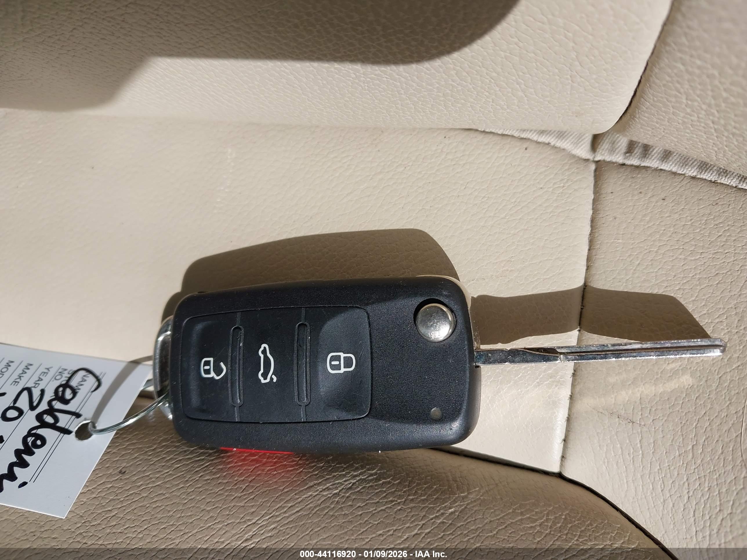 VOLKSWAGEN TIGUAN image 11