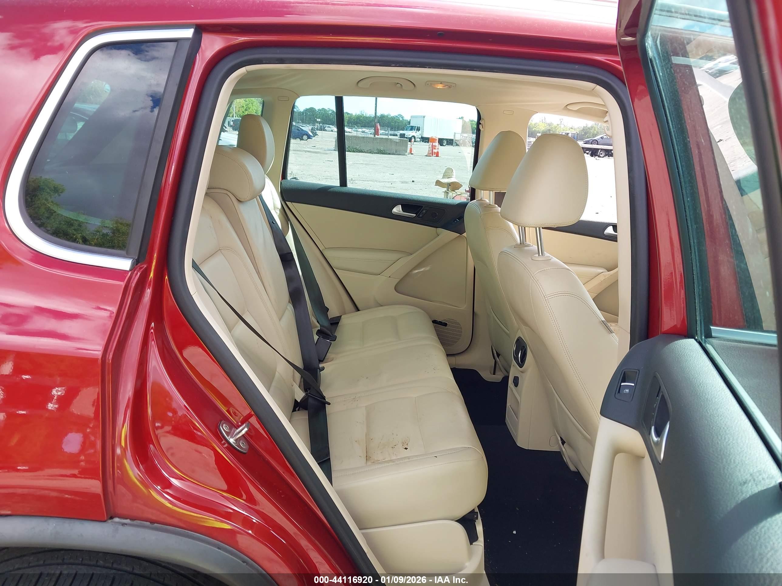 VOLKSWAGEN TIGUAN image 8