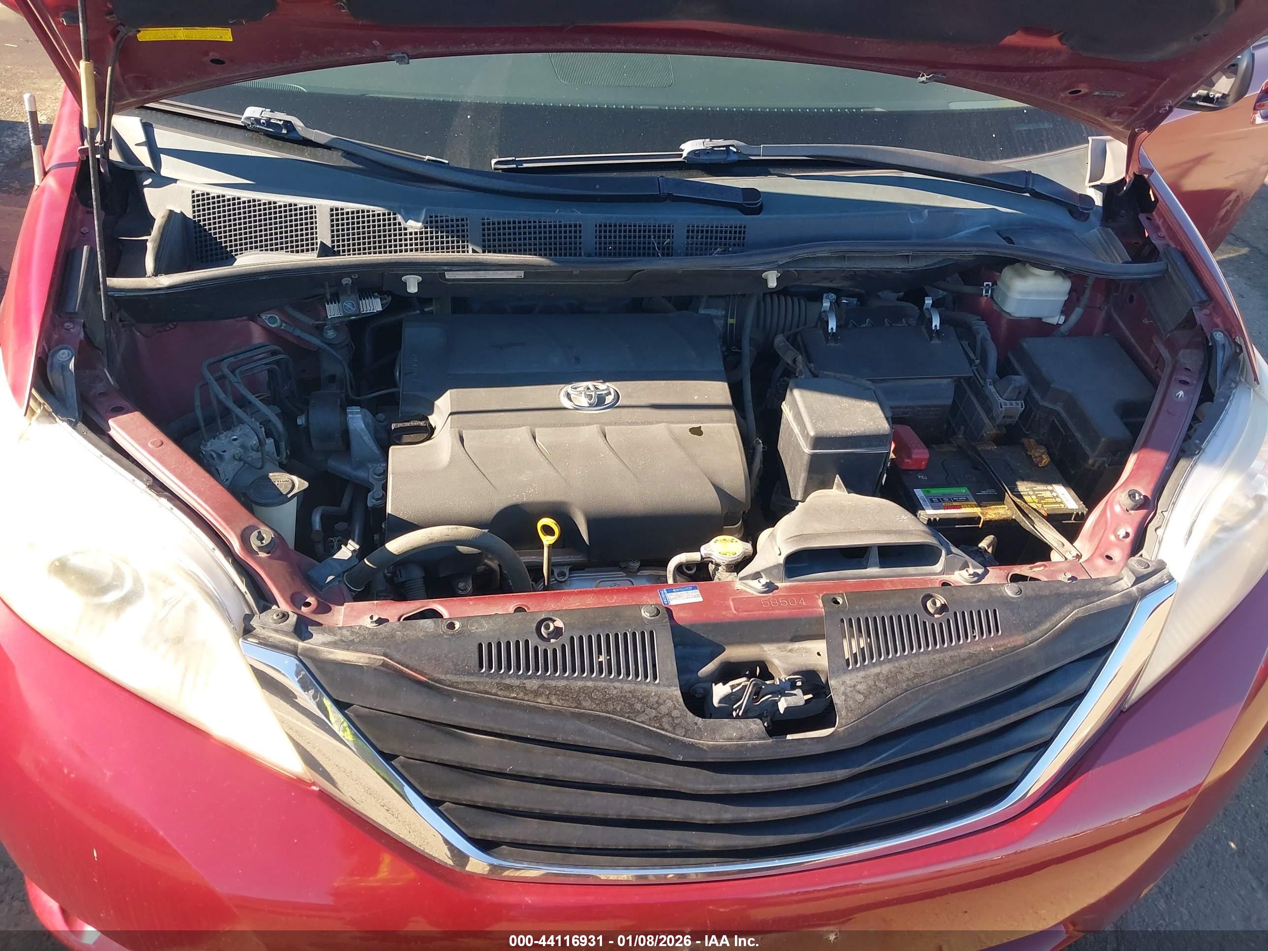 TOYOTA SIENNA image 10