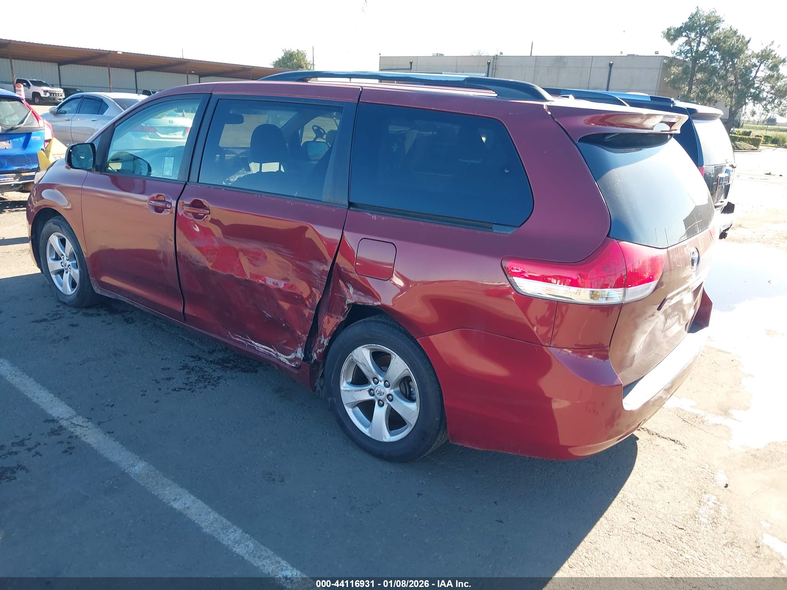 TOYOTA SIENNA image 3