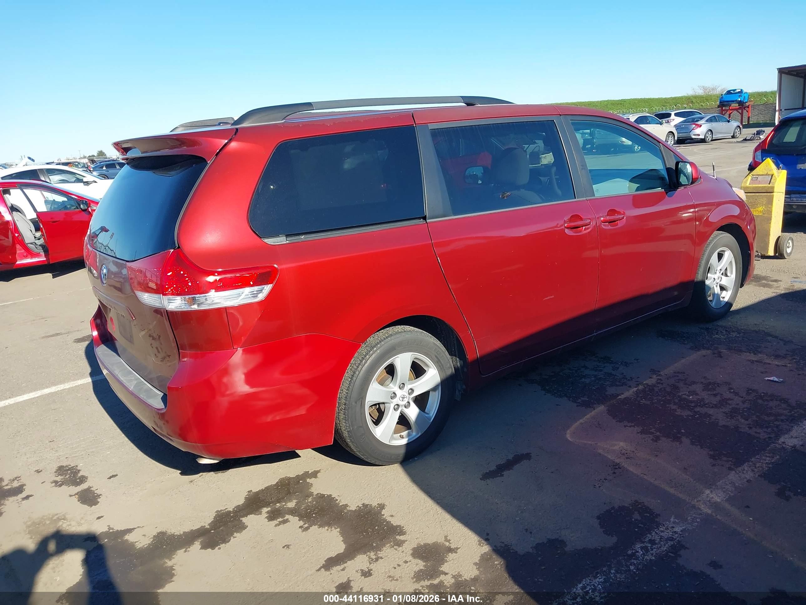 TOYOTA SIENNA image 4