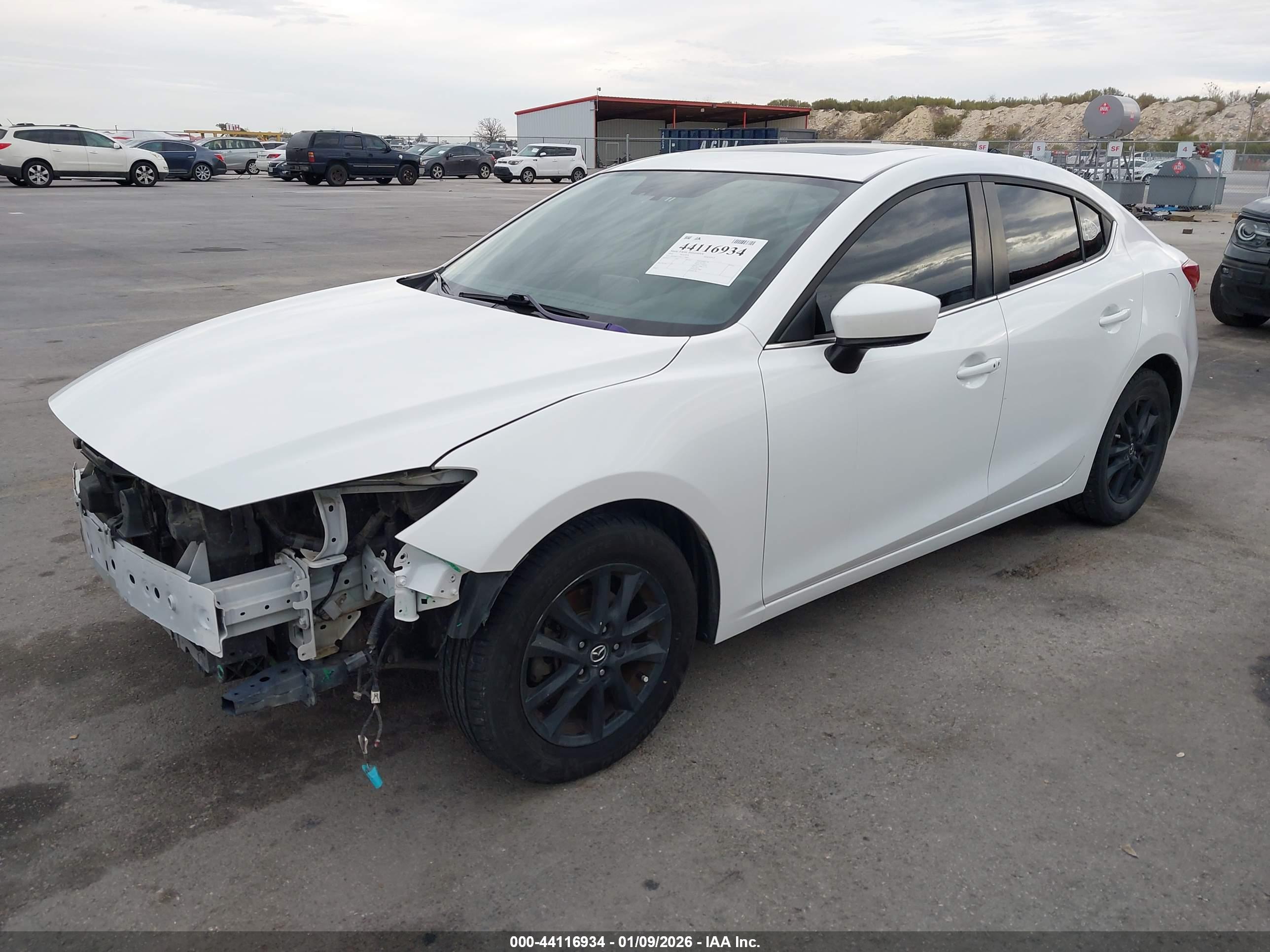MAZDA MAZDA3 image 2