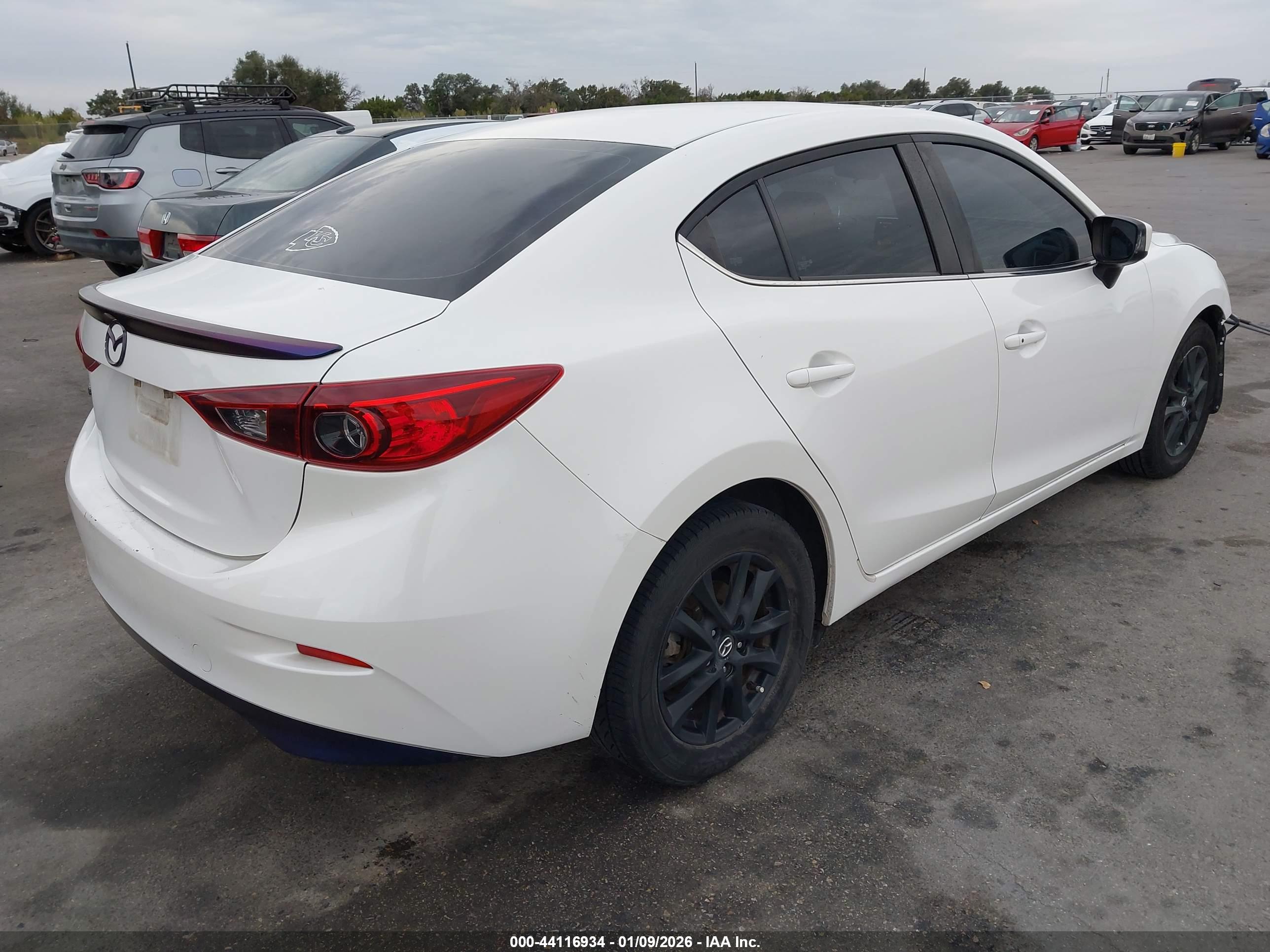 MAZDA MAZDA3 image 4