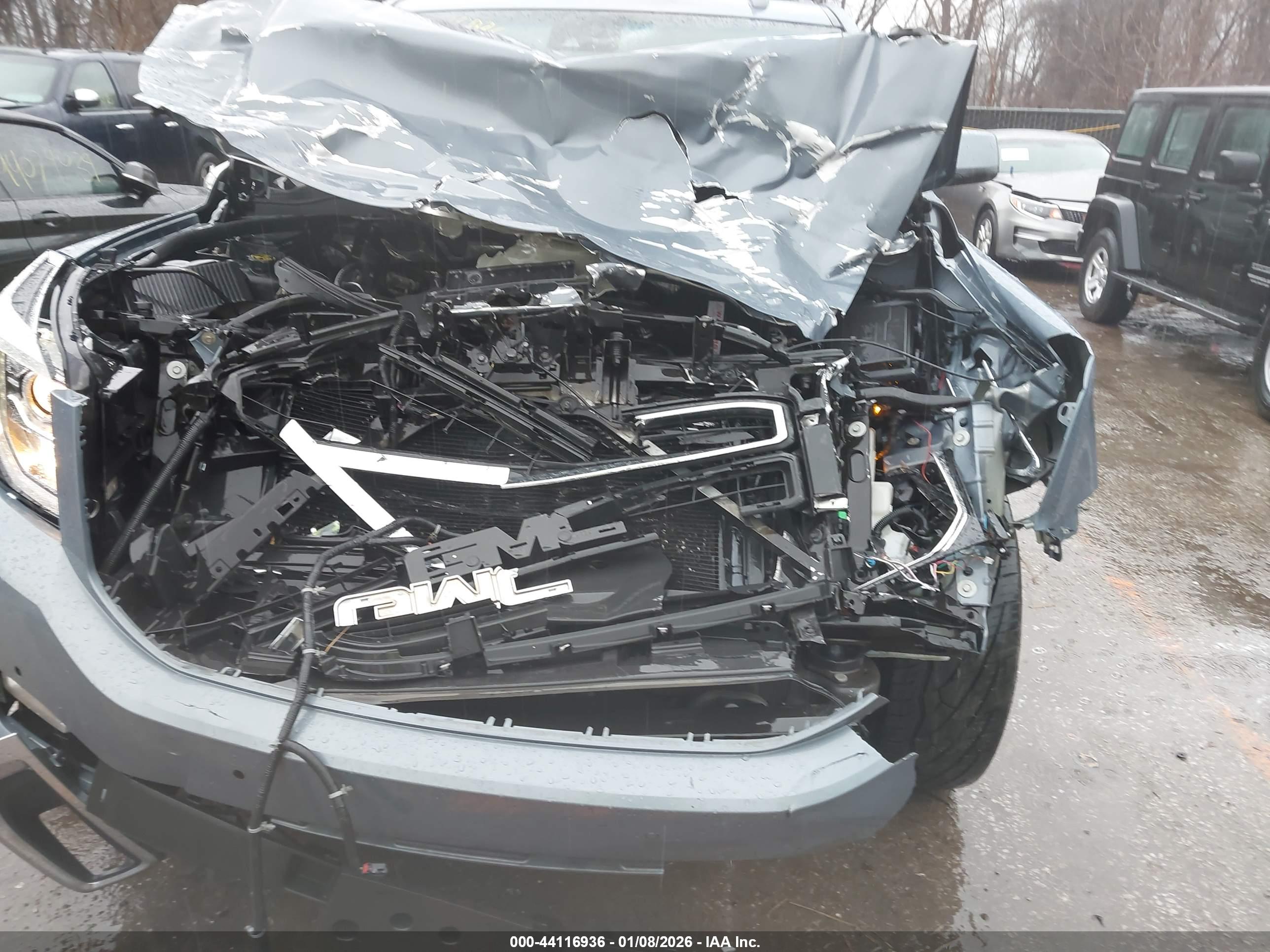 GMC YUKON image 6
