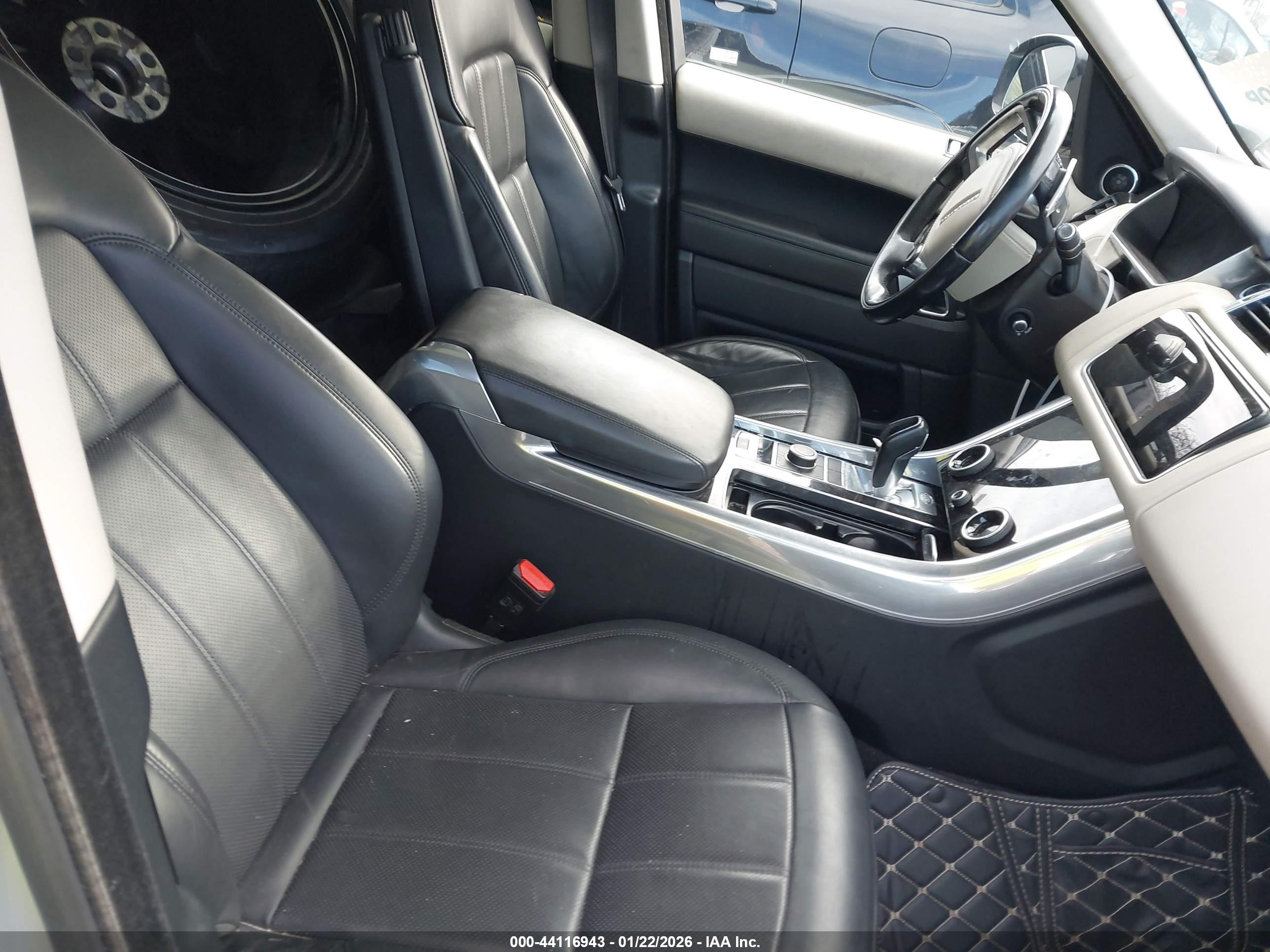 LAND ROVER image 8