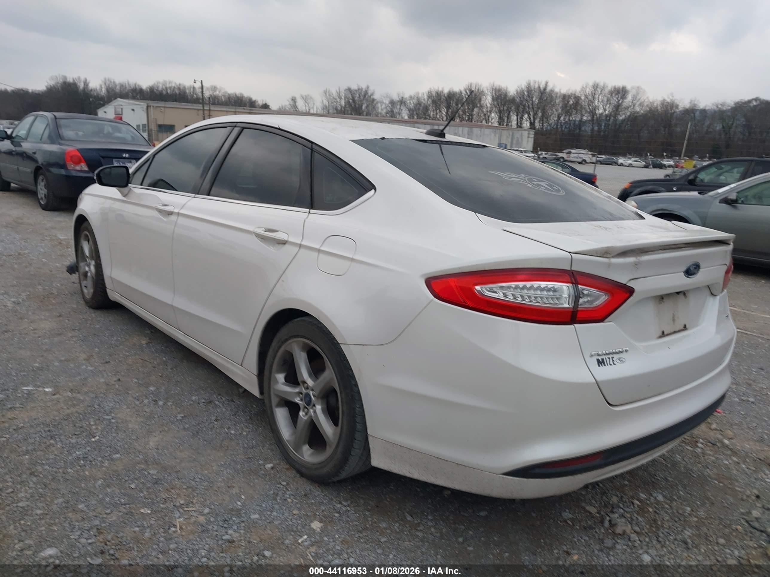 FORD FUSION image 3