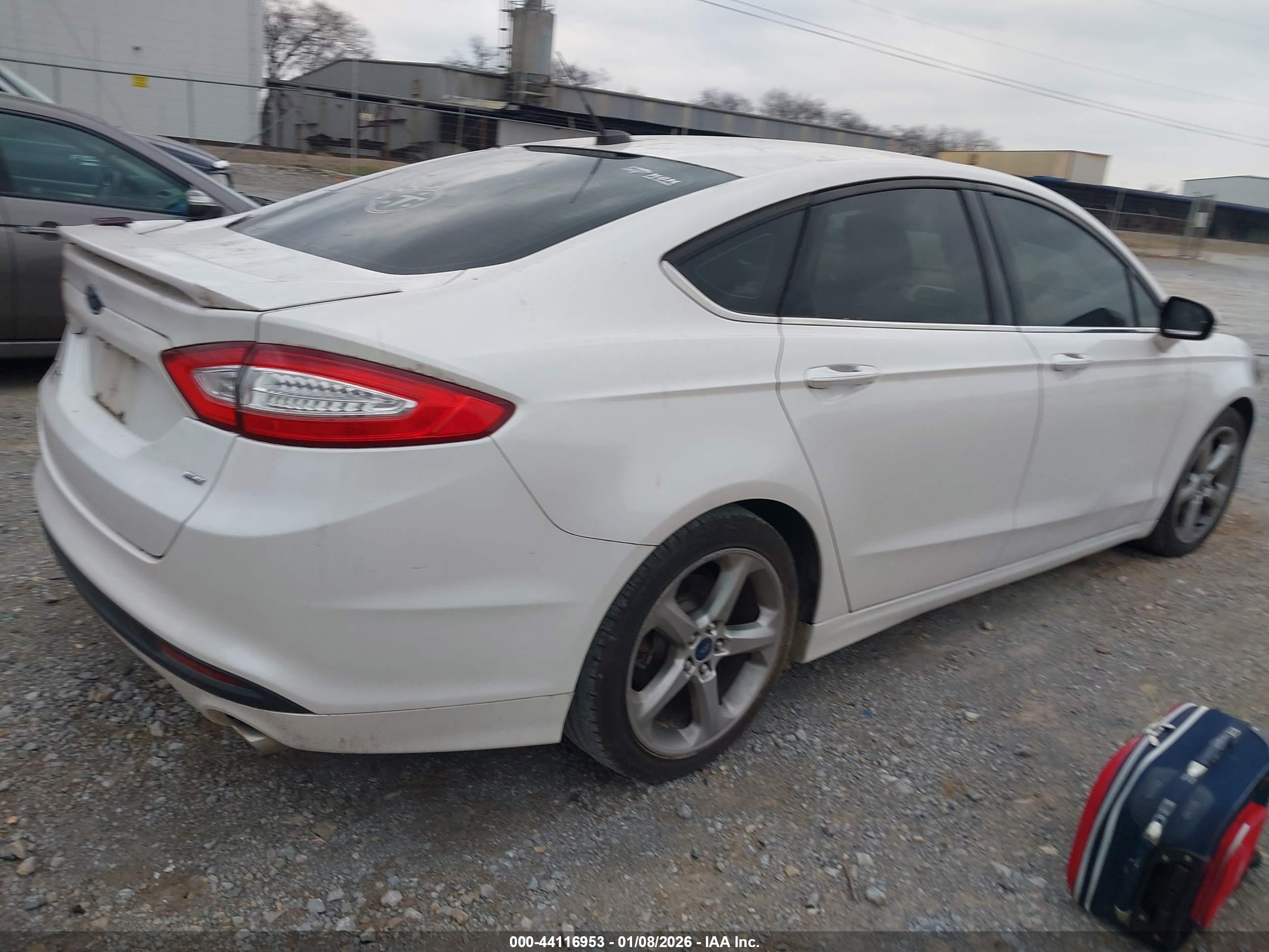 FORD FUSION image 4