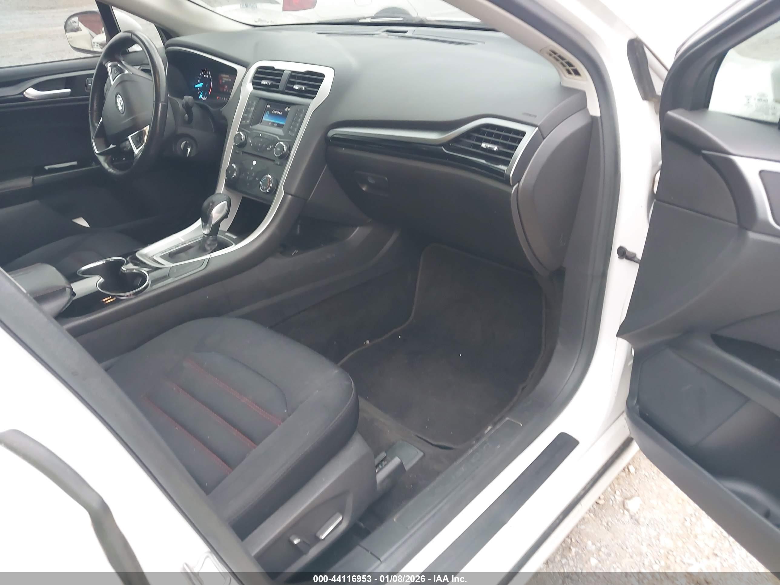 FORD FUSION image 5