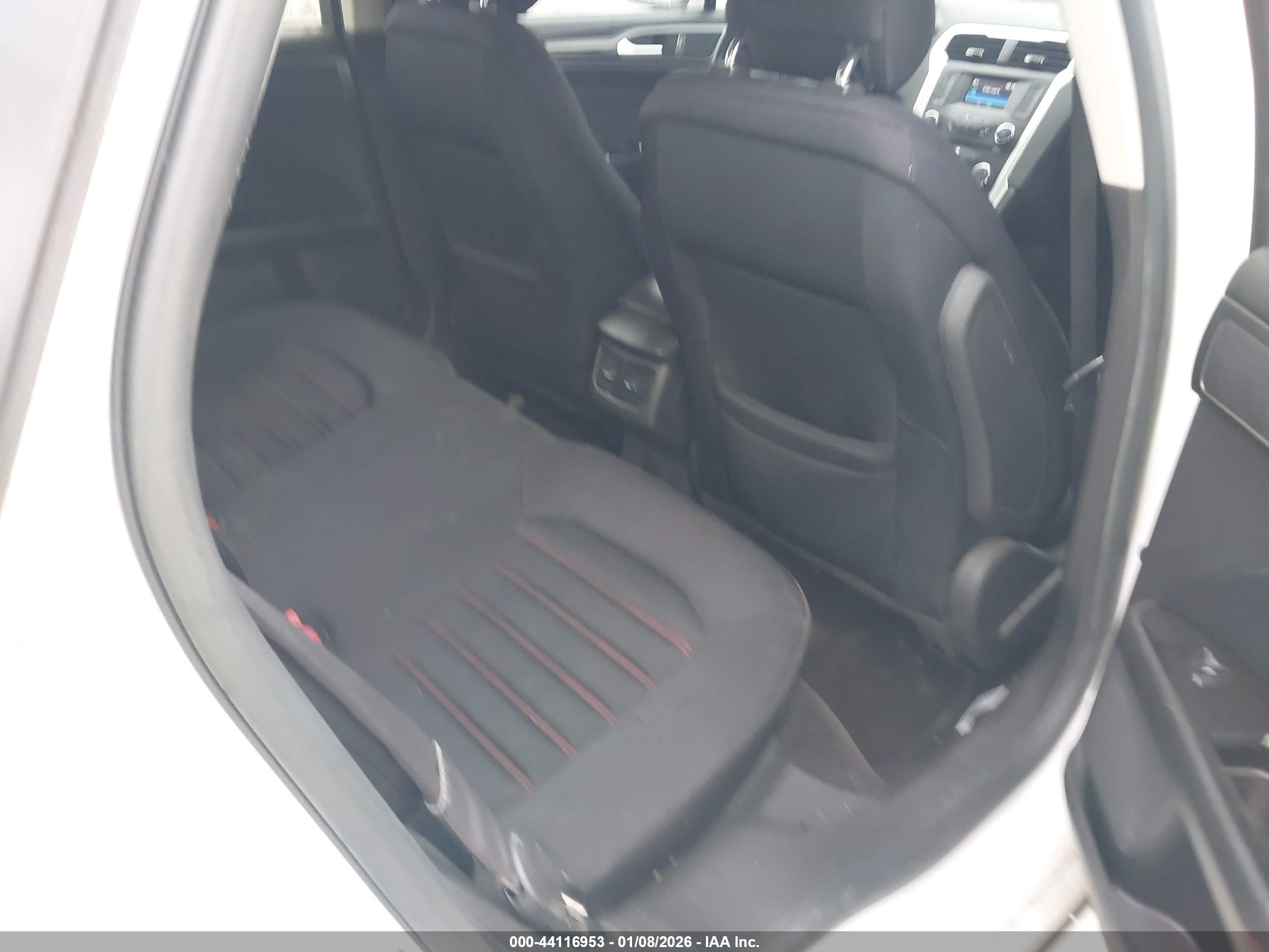 FORD FUSION image 8