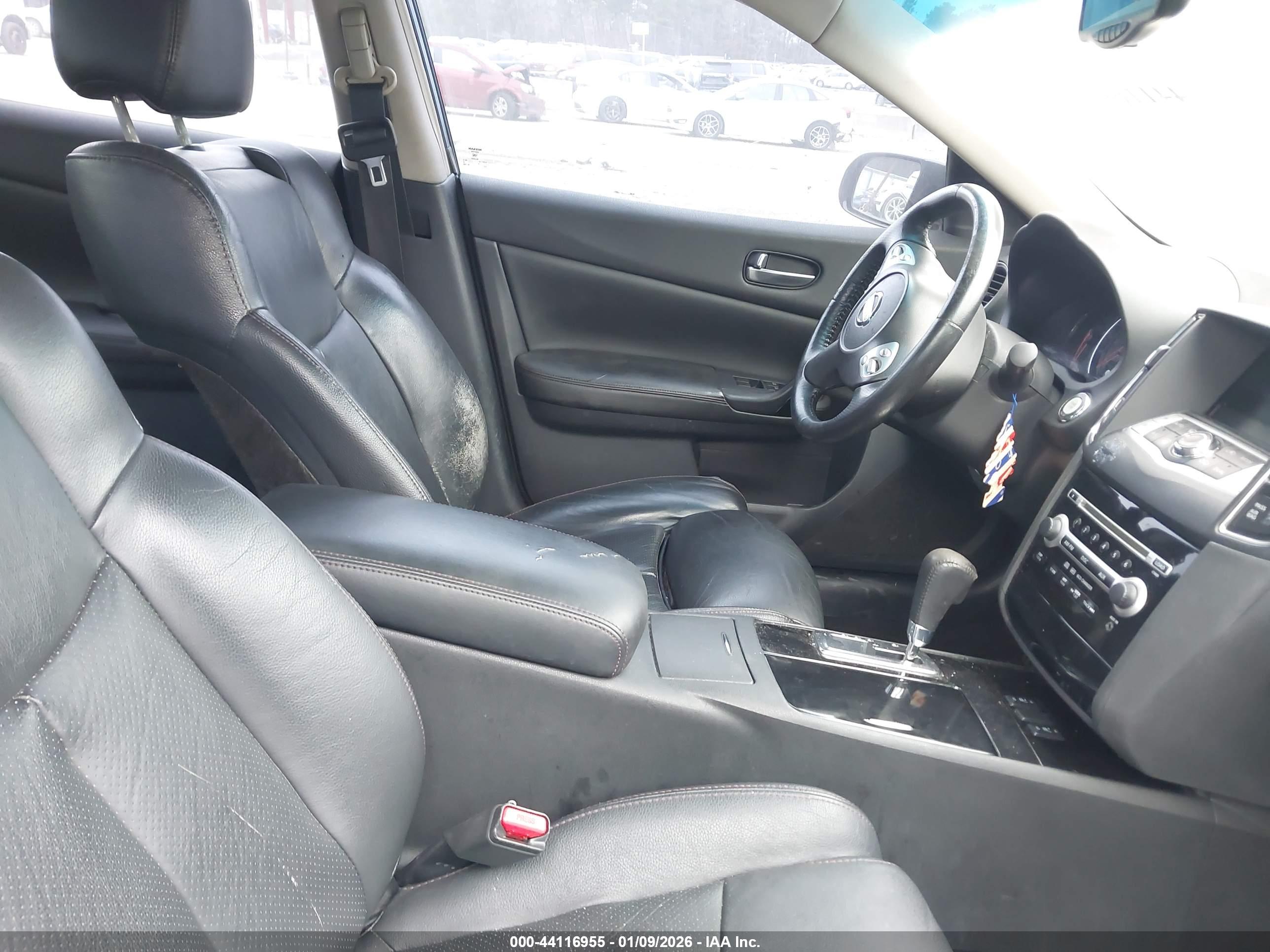 NISSAN MAXIMA image 5