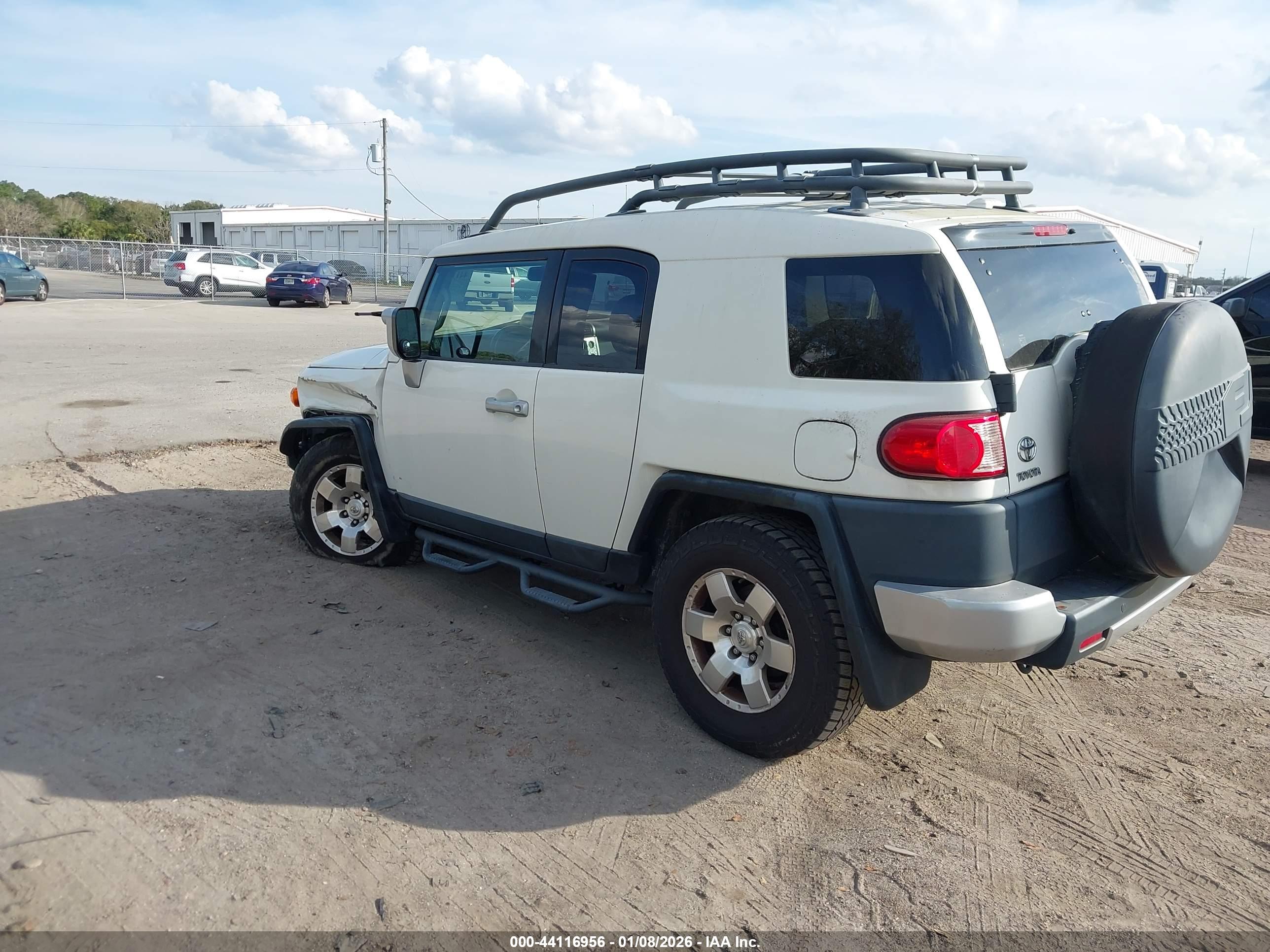 TOYOTA FJ image 3