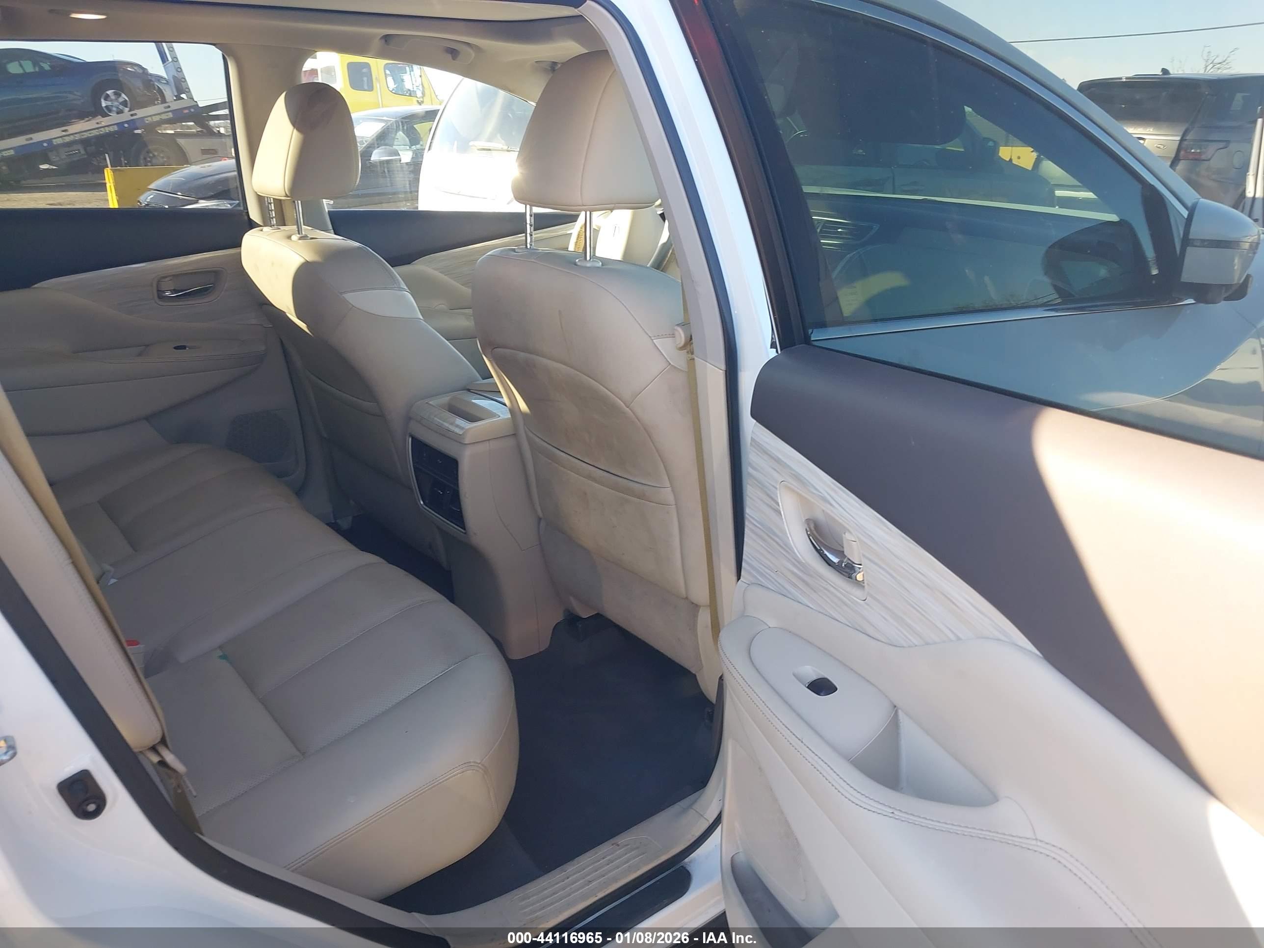 NISSAN MURANO image 8