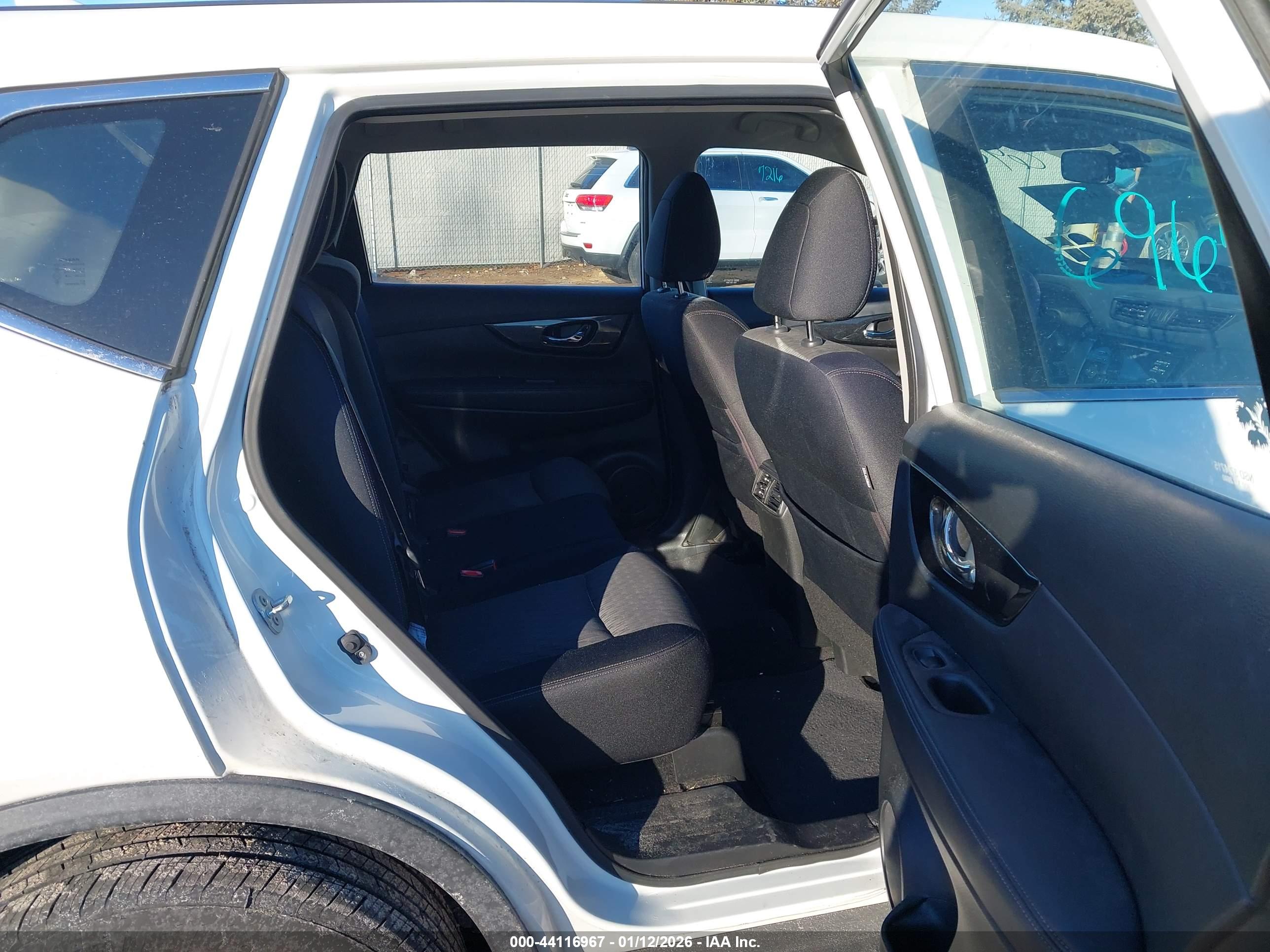 NISSAN ROGUE image 8