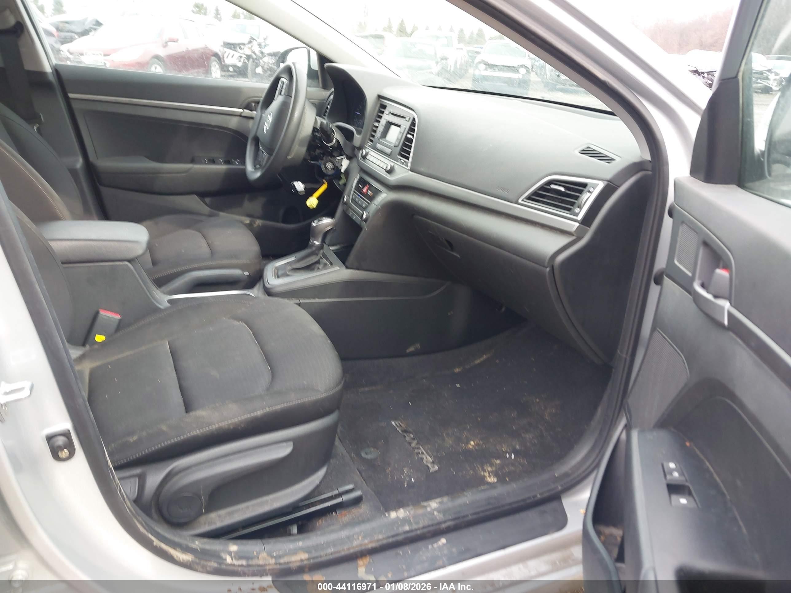 HYUNDAI ELANTRA image 5
