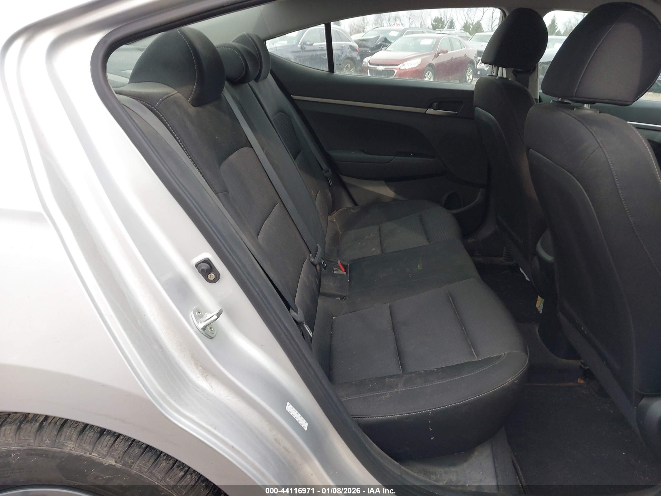 HYUNDAI ELANTRA image 8