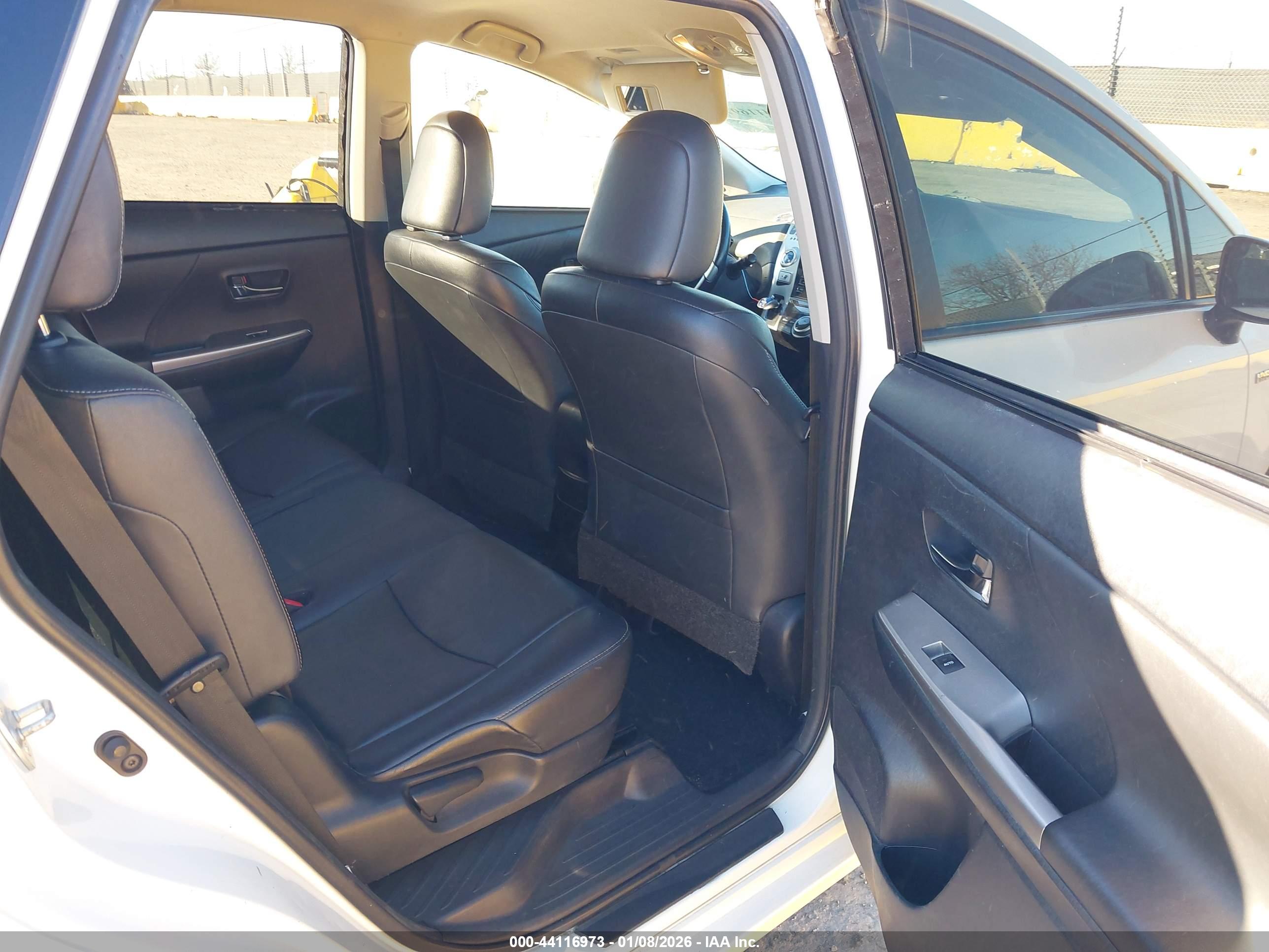 TOYOTA PRIUS image 8