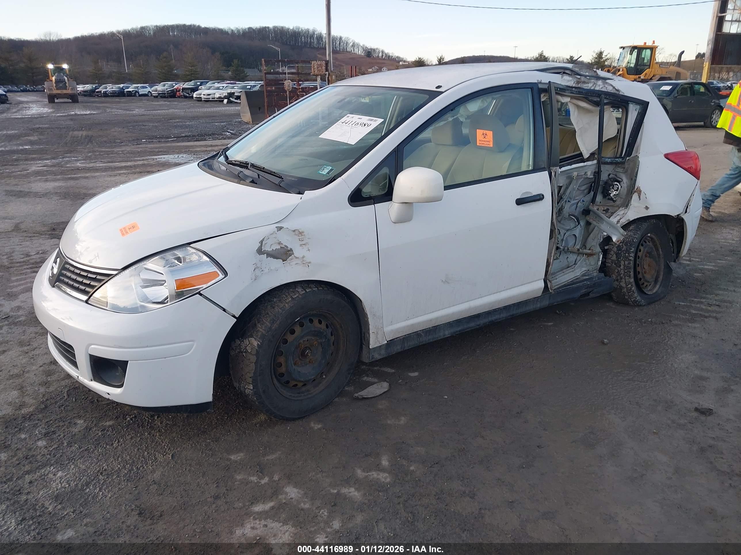 NISSAN VERSA image 2