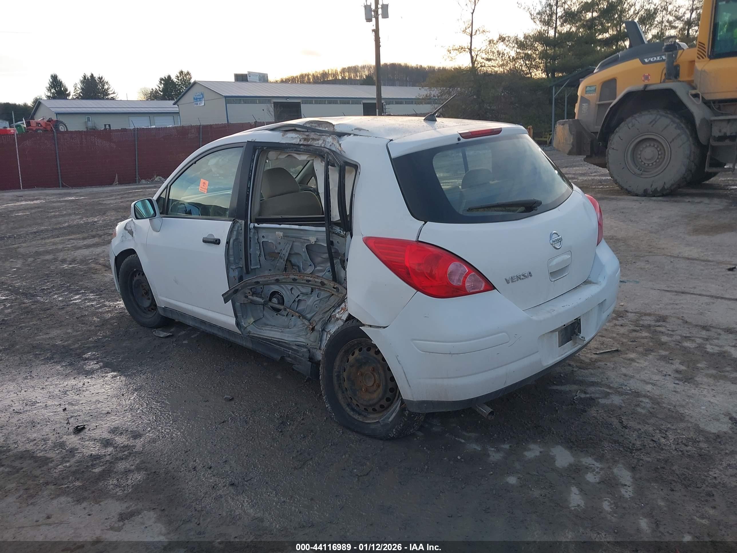 NISSAN VERSA image 3