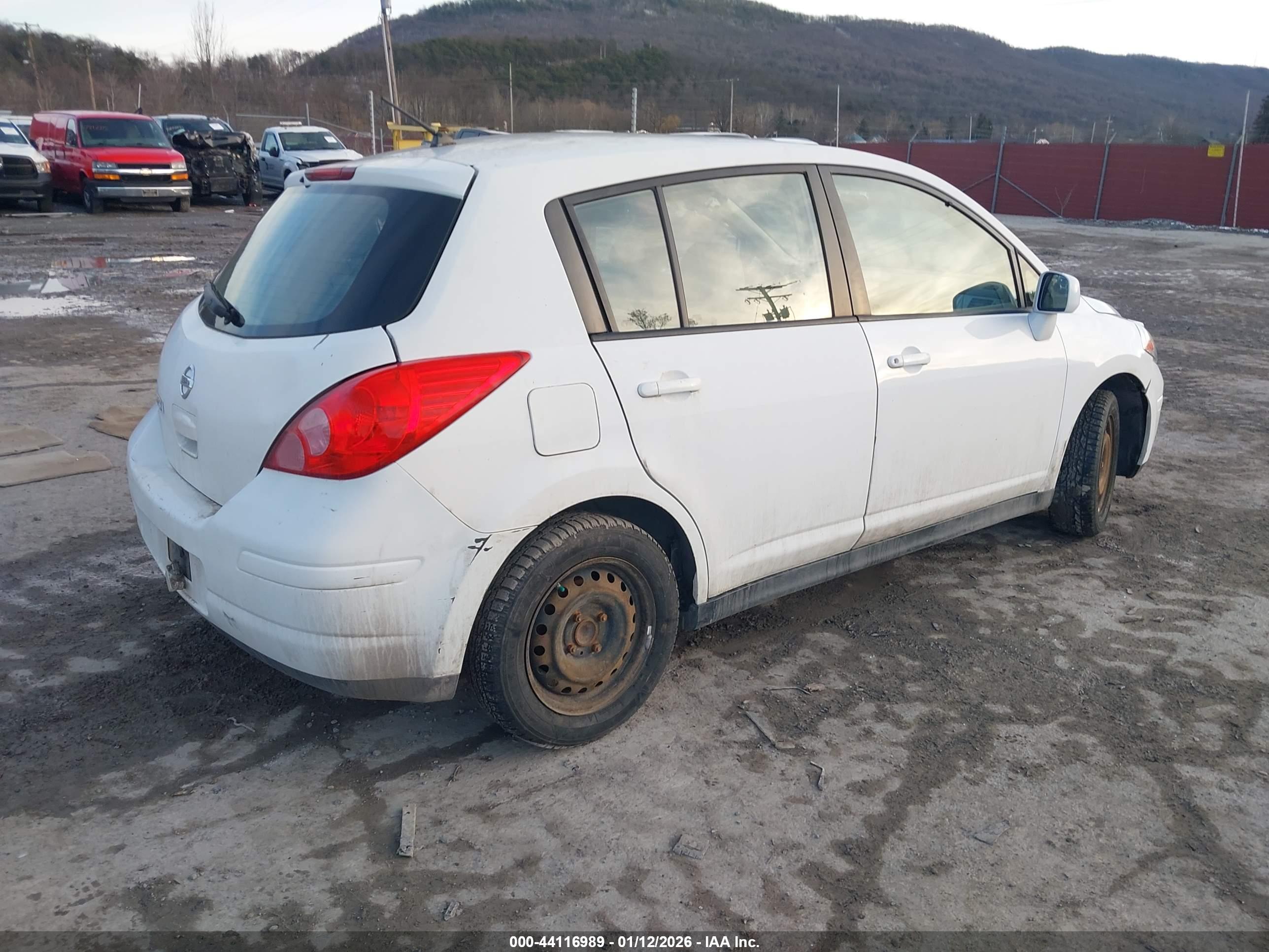 NISSAN VERSA image 4