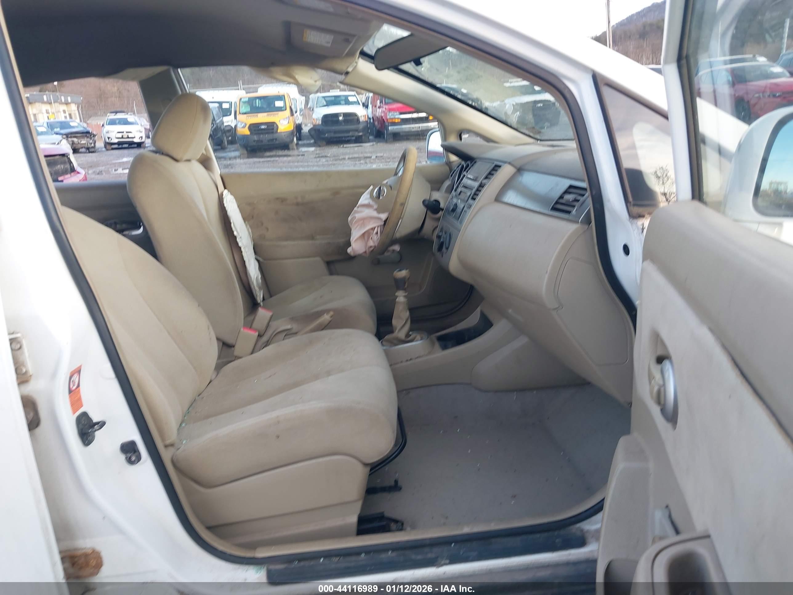 NISSAN VERSA image 5