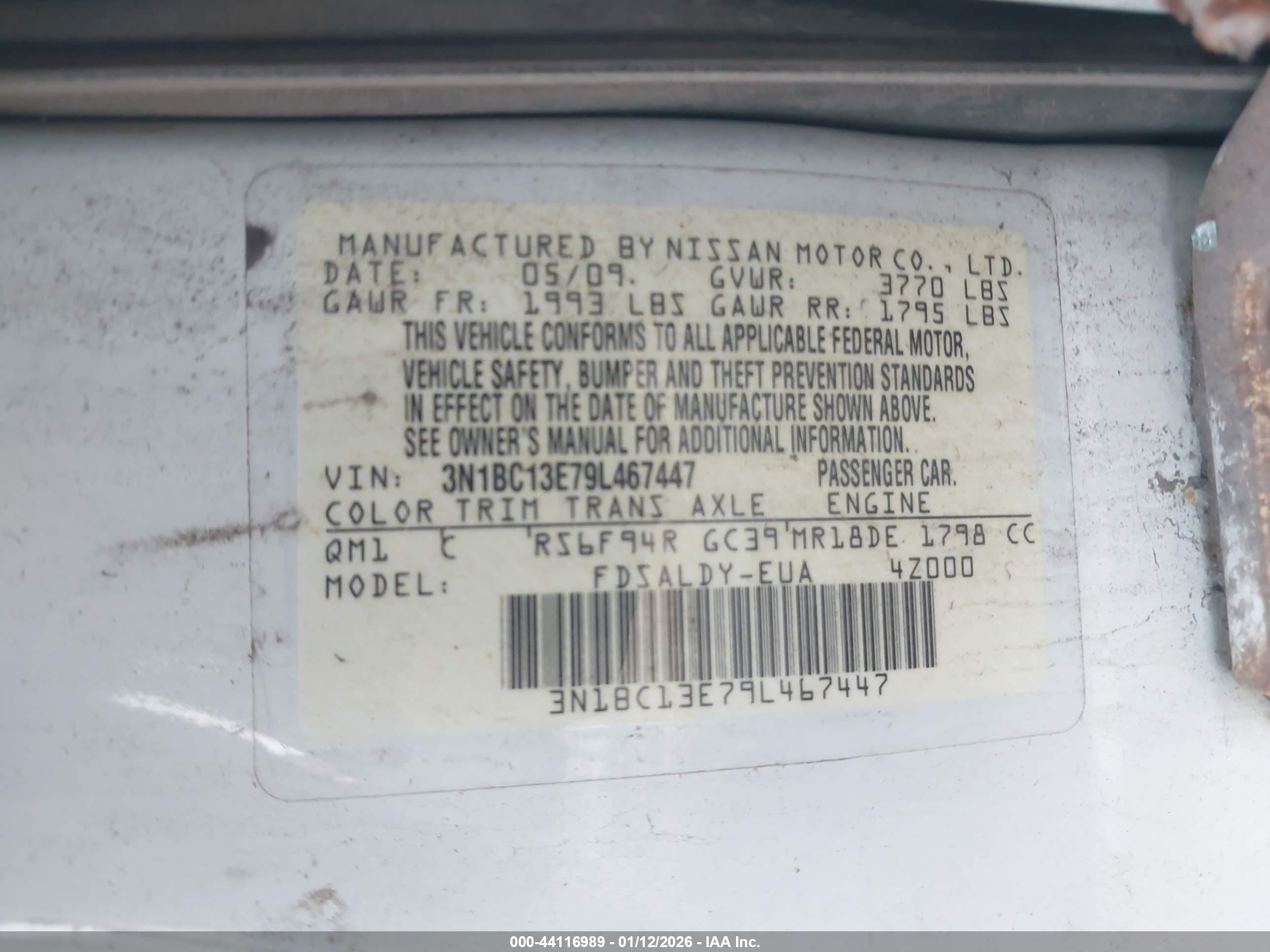 NISSAN VERSA image 9