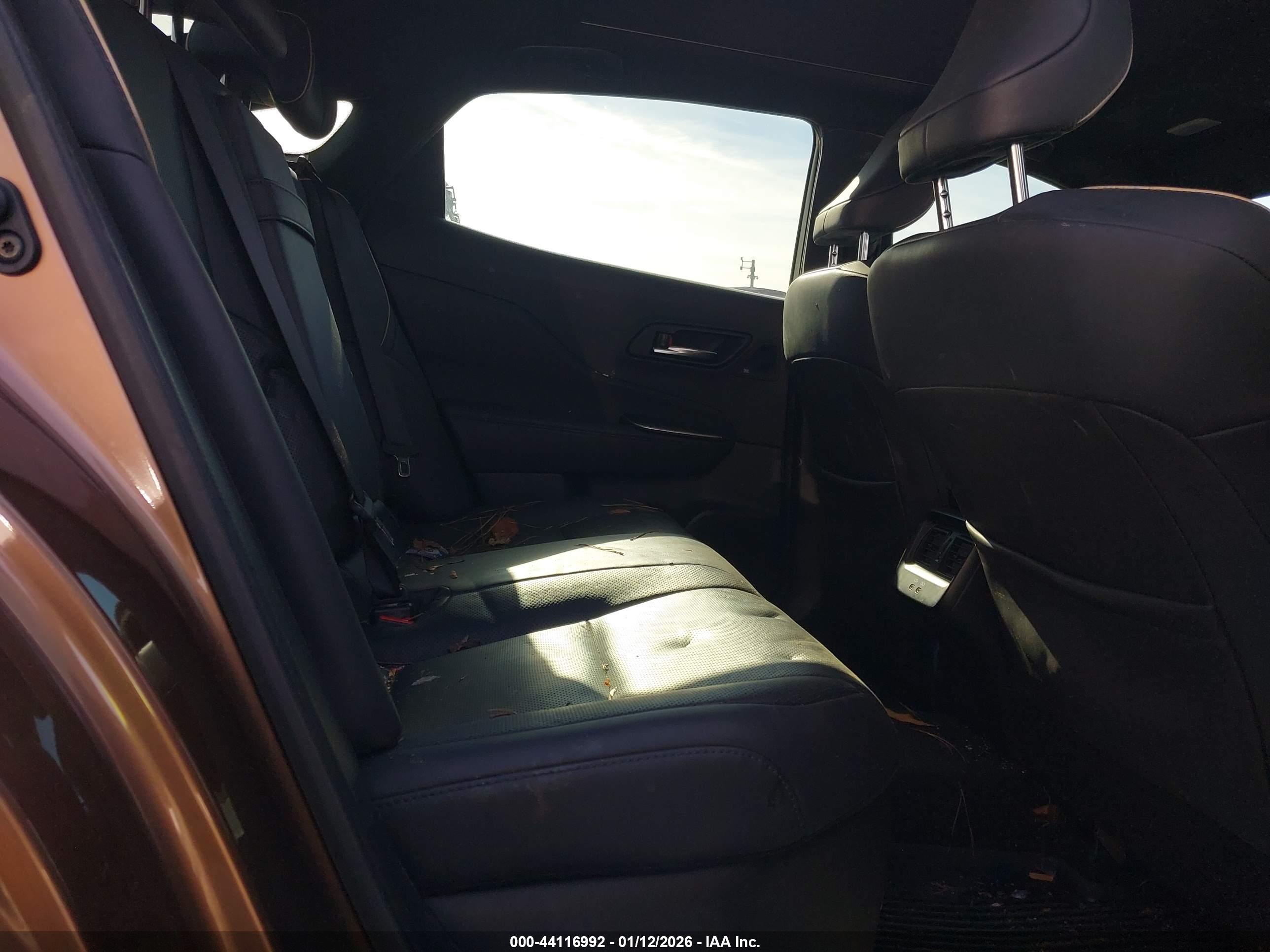TOYOTA CROWN image 8