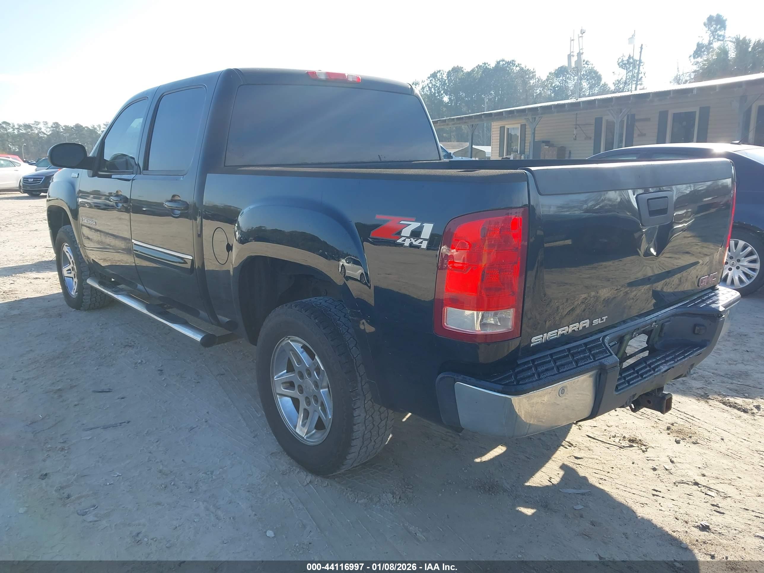 GMC SIERRA image 3