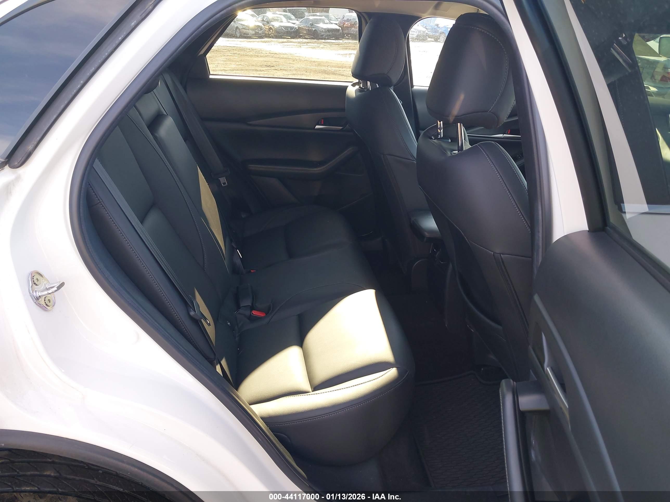 MAZDA CX-30 image 8