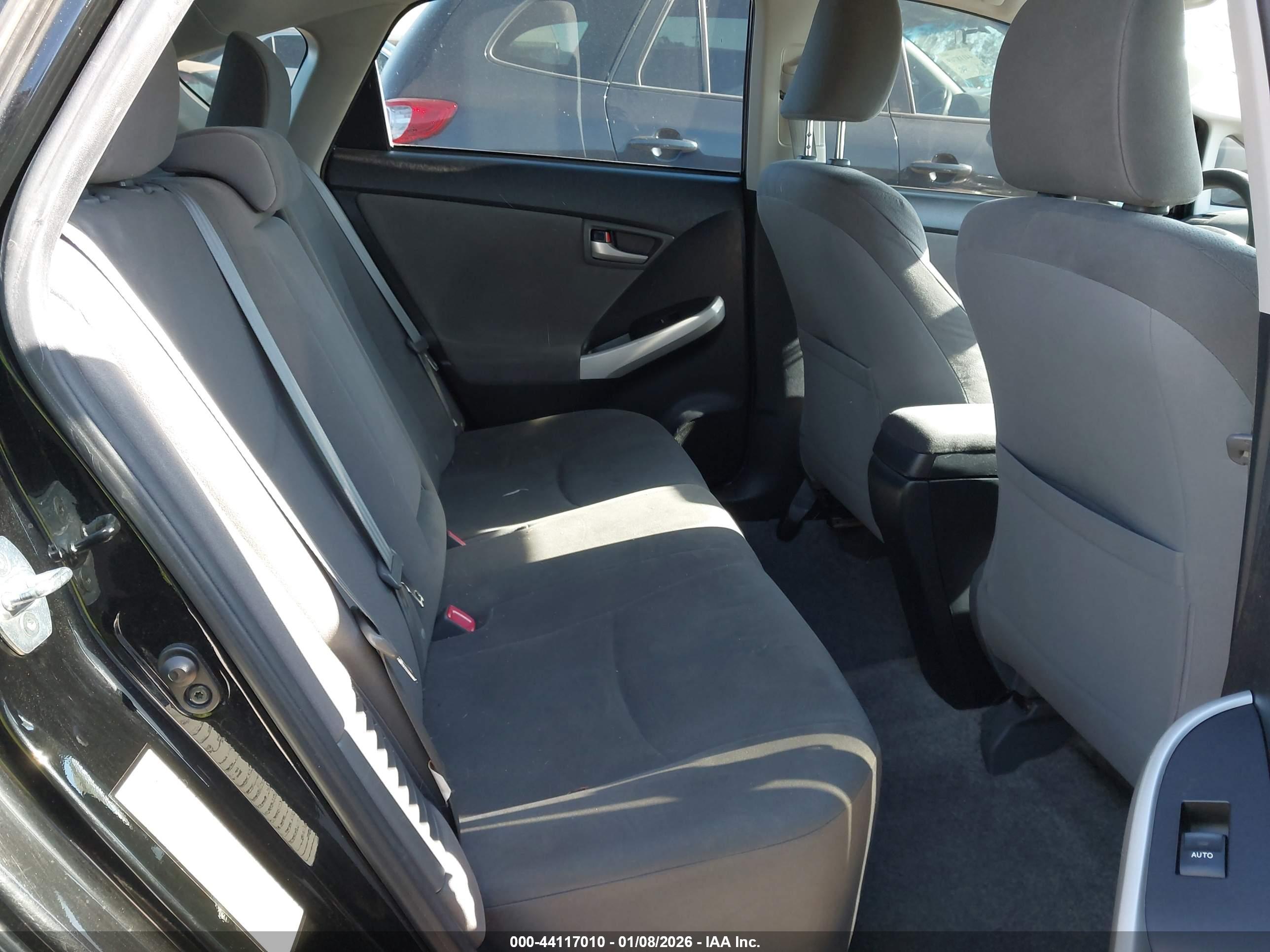 TOYOTA PRIUS image 8