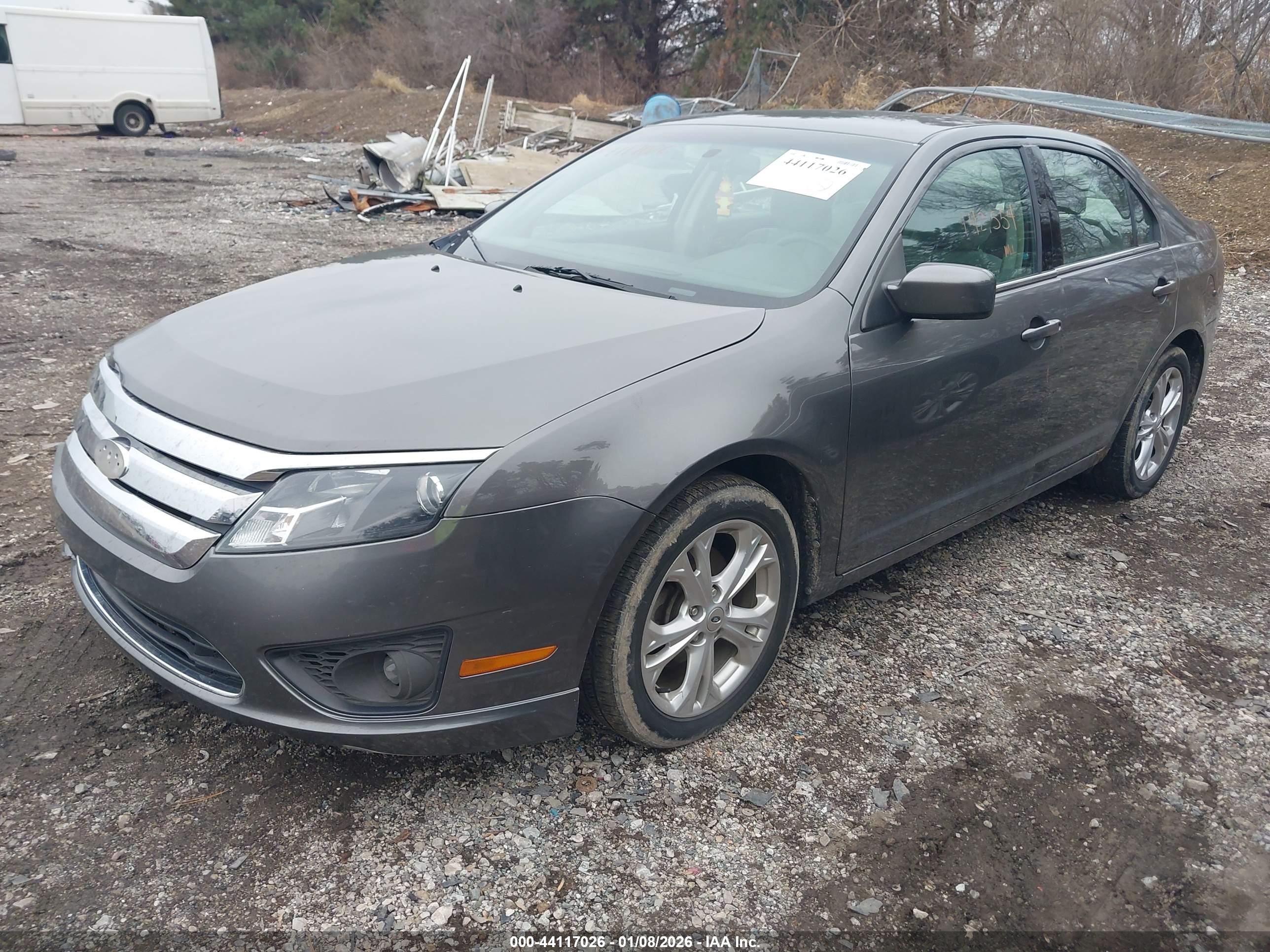 FORD FUSION image 2