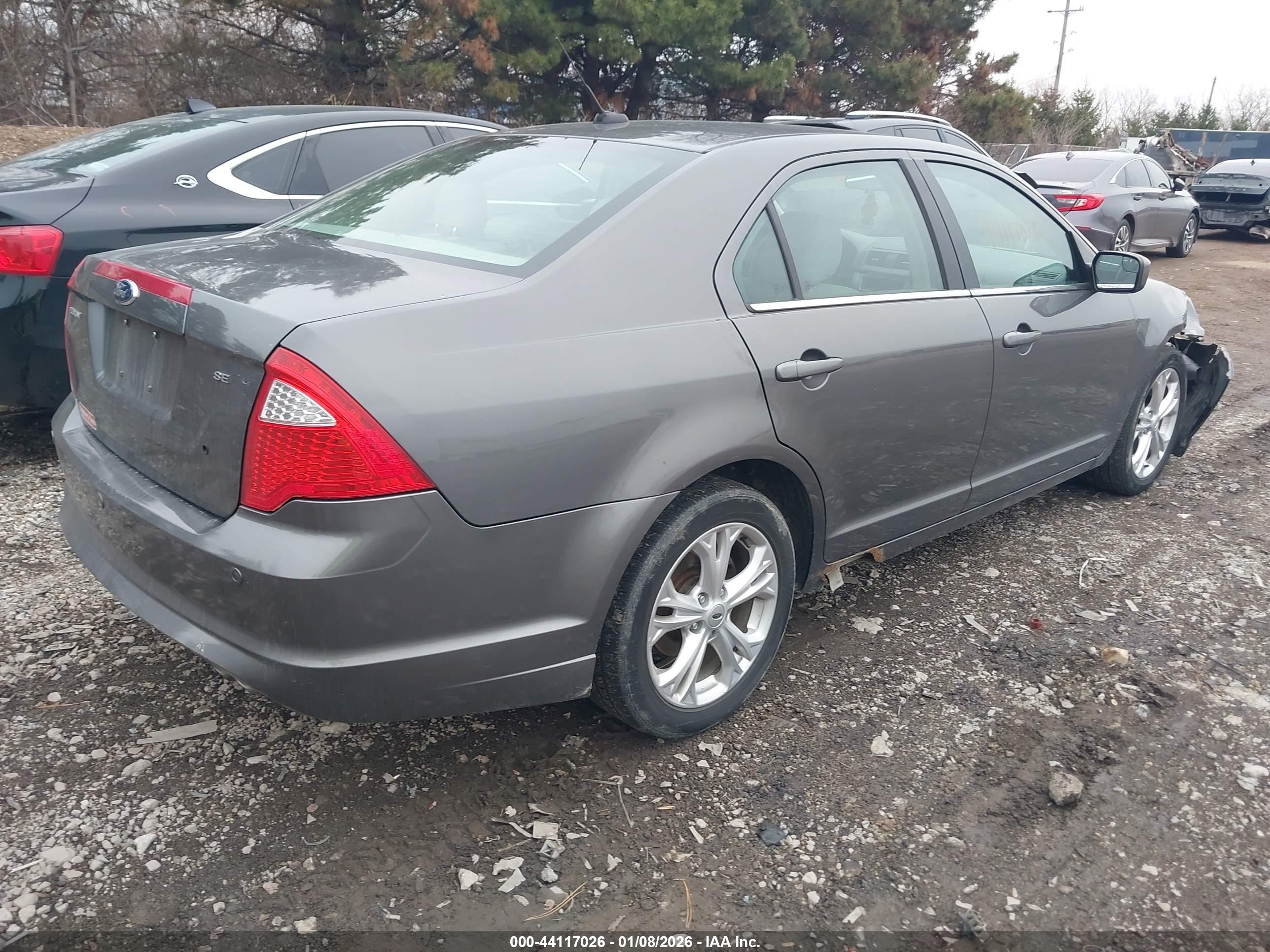 FORD FUSION image 4