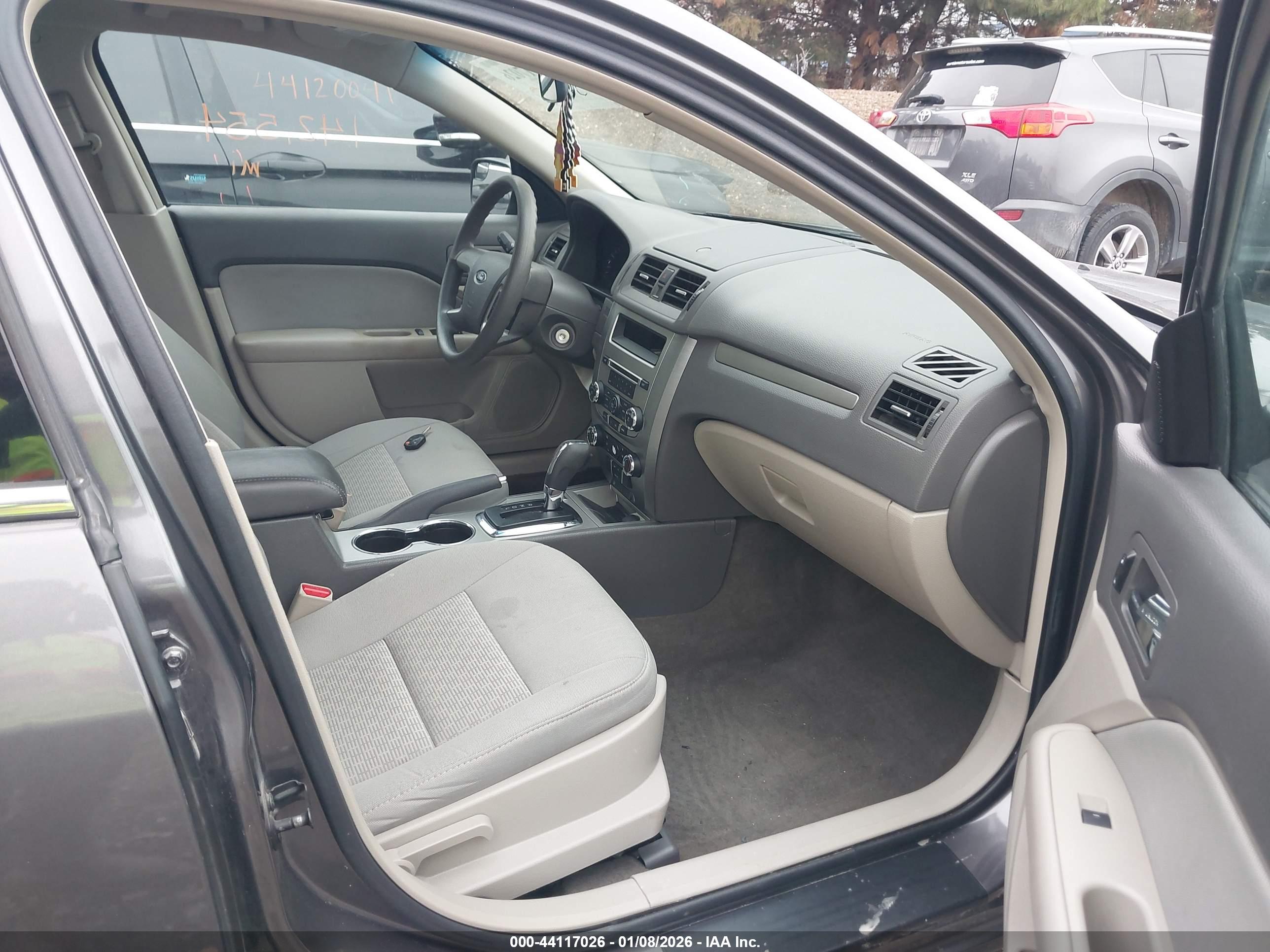FORD FUSION image 5