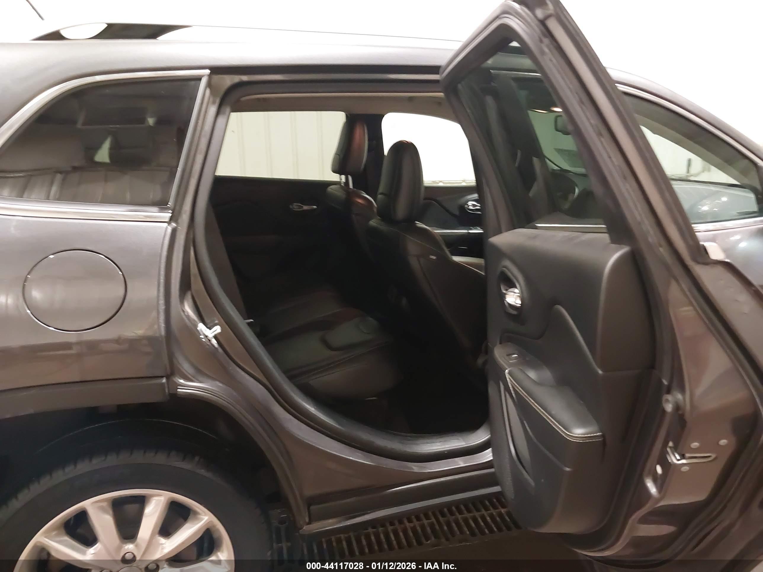 JEEP CHEROKEE image 8