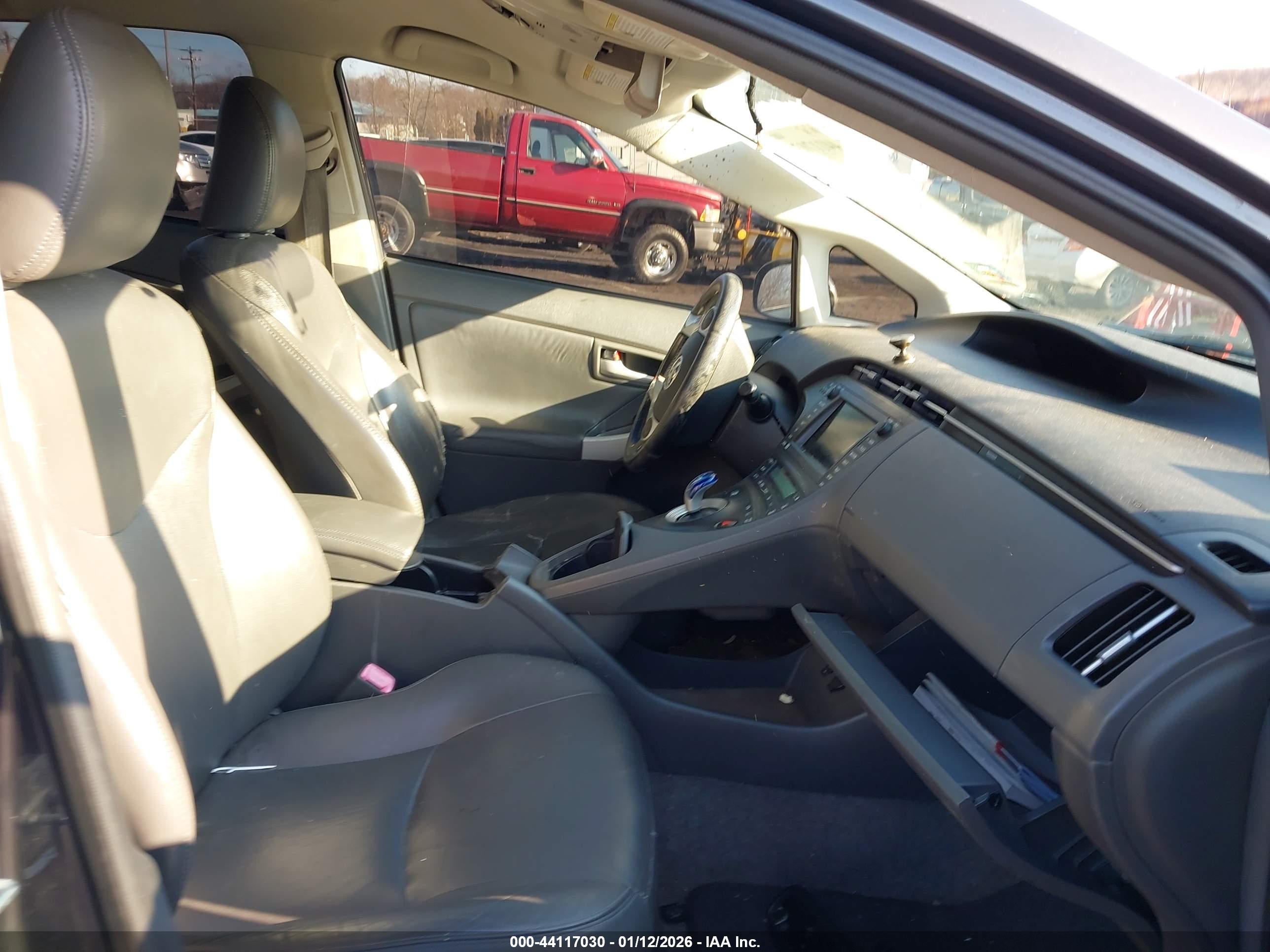TOYOTA PRIUS image 5