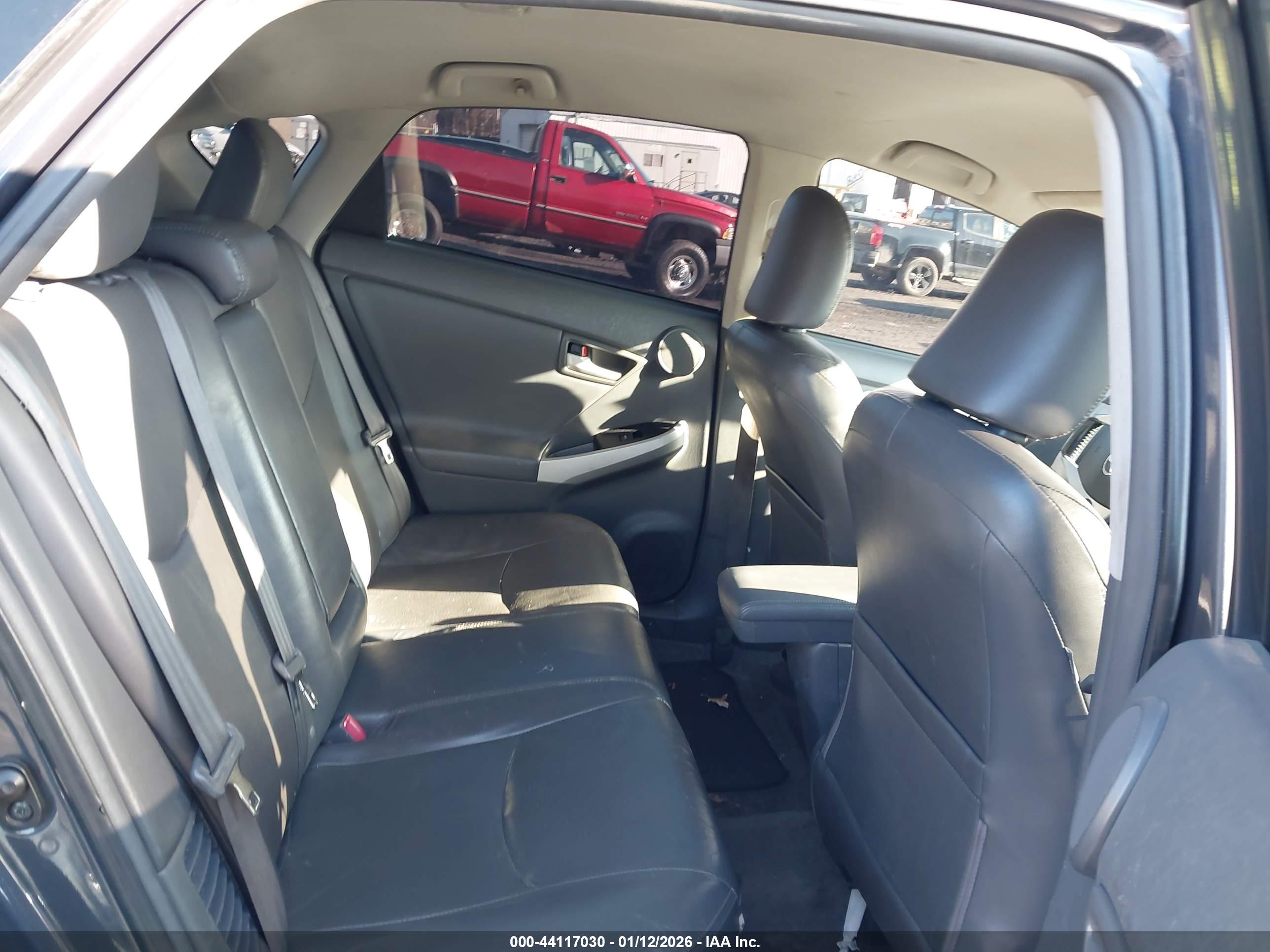 TOYOTA PRIUS image 8