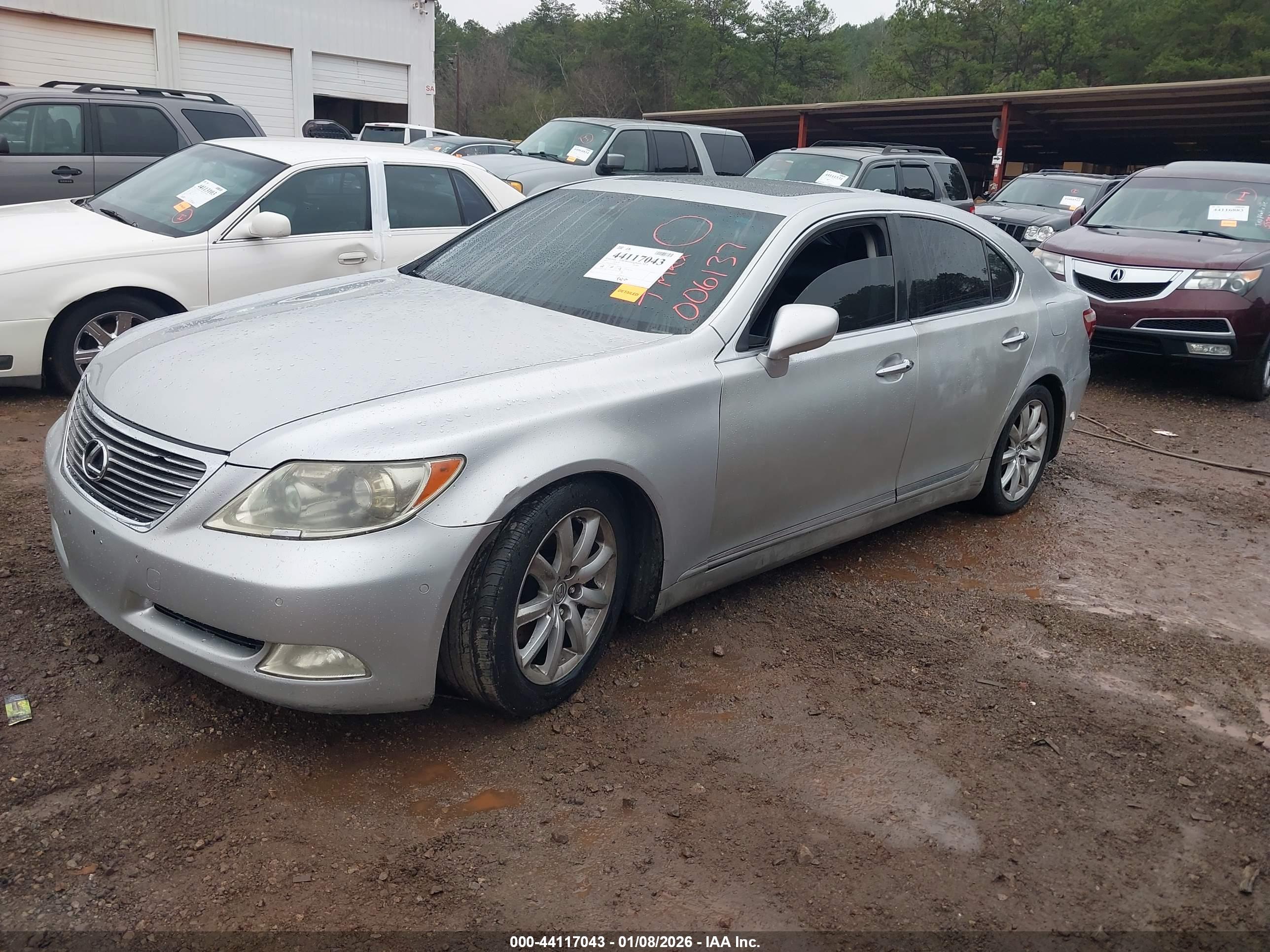 LEXUS LS image 2