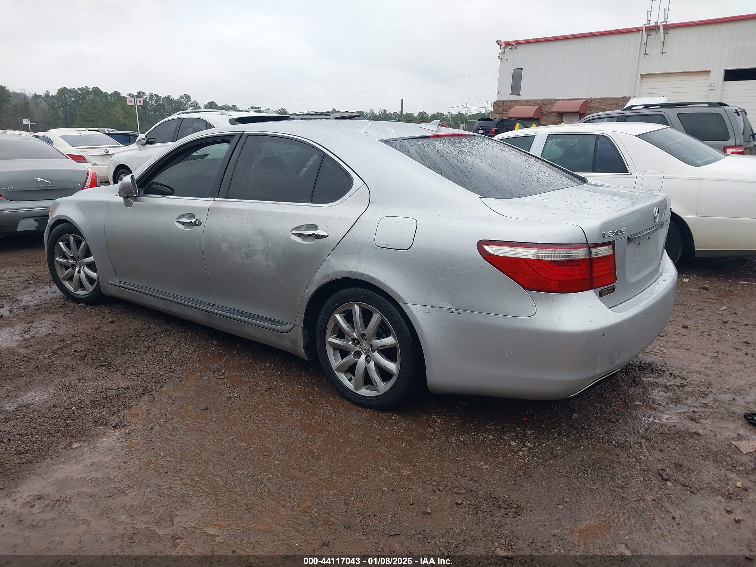 LEXUS LS image 3