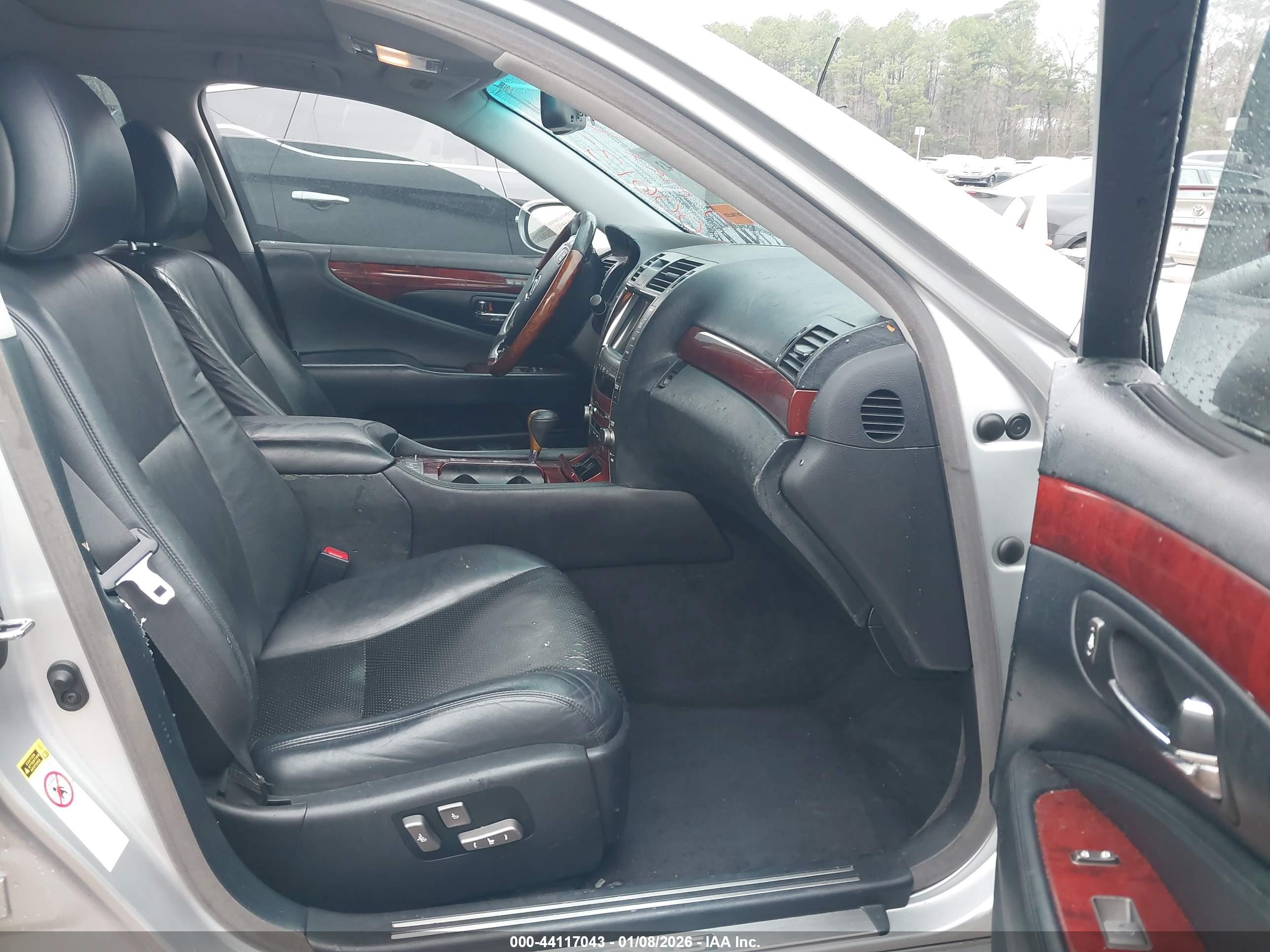 LEXUS LS image 5