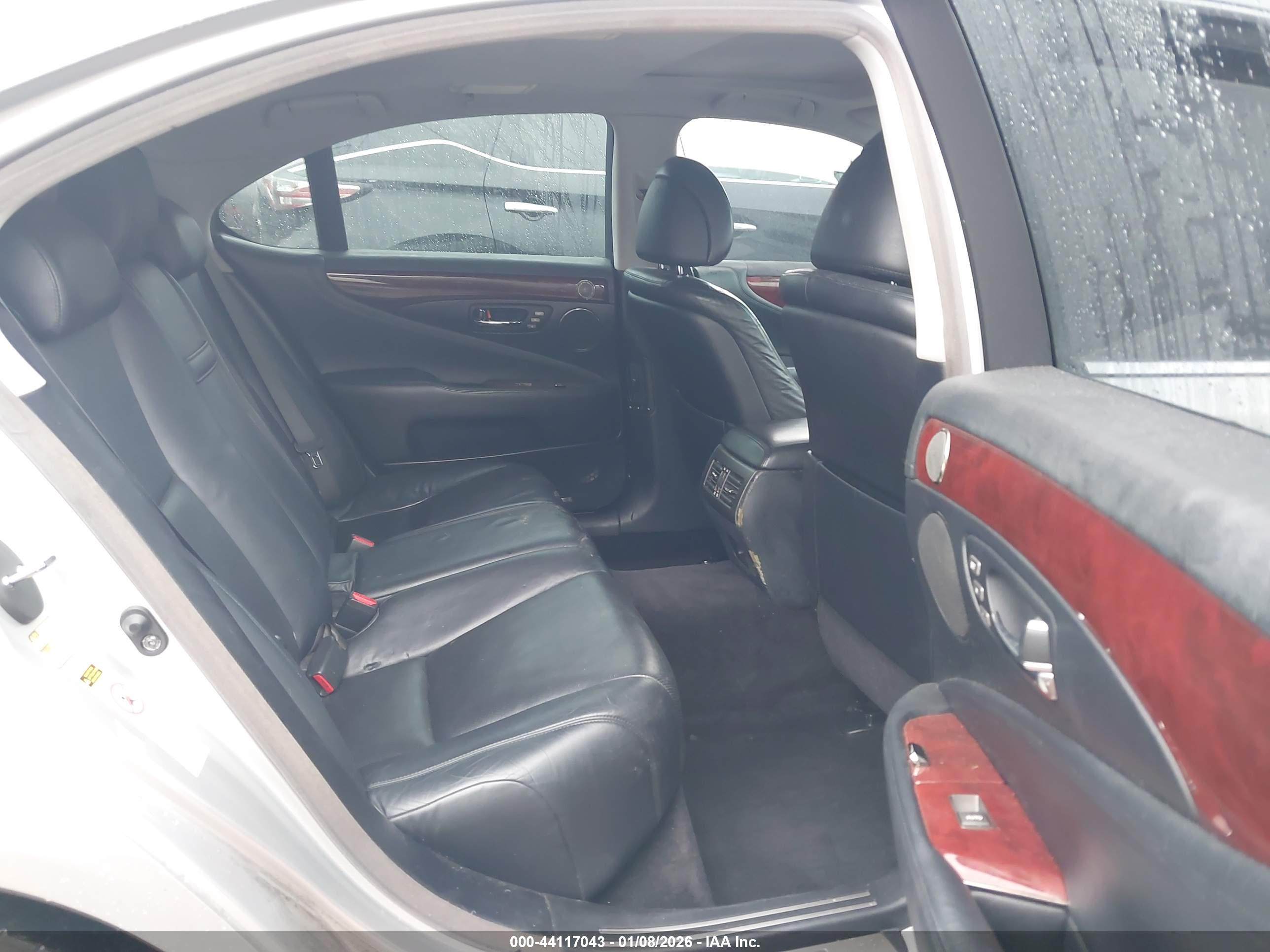 LEXUS LS image 8