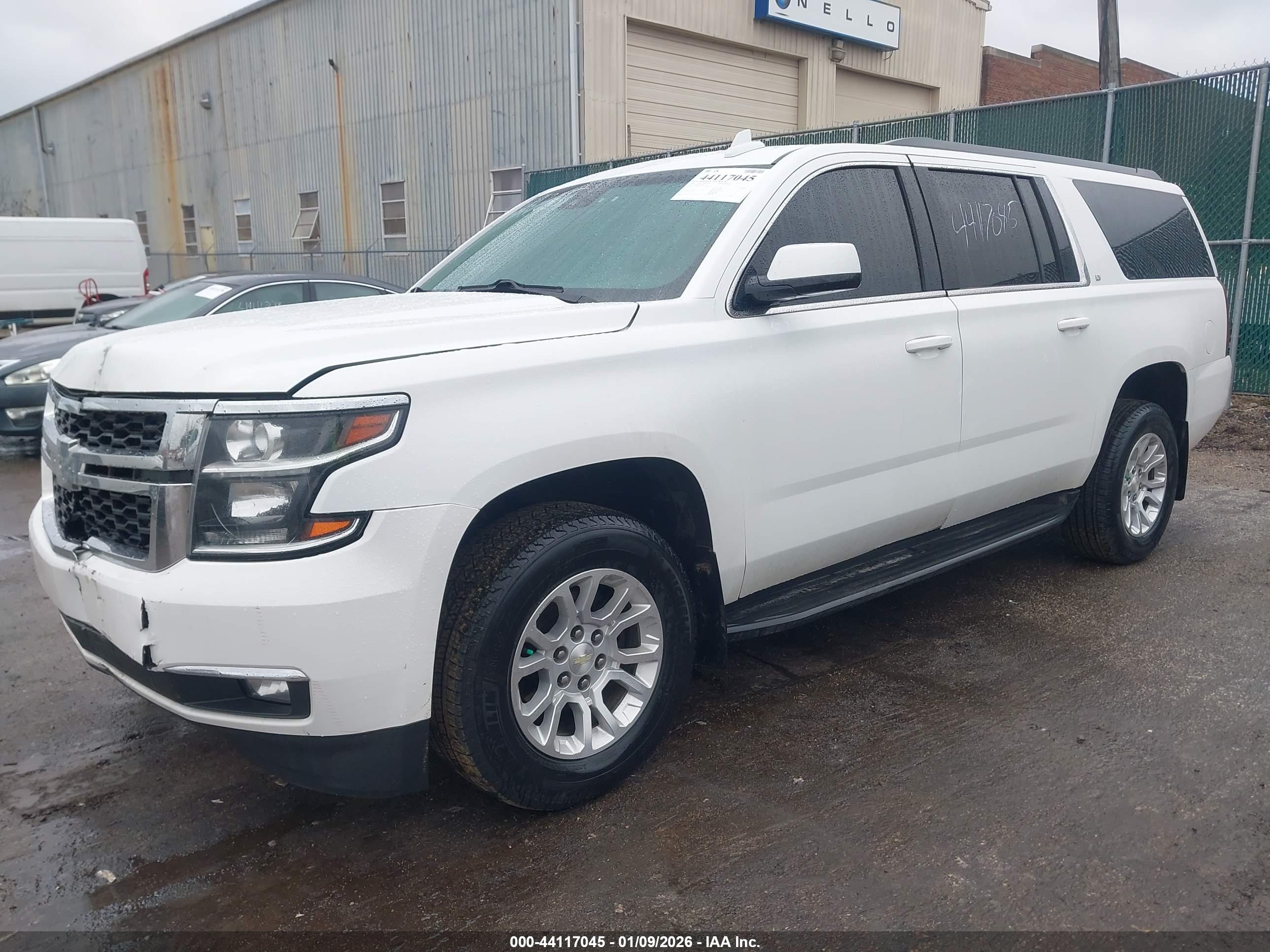 CHEVROLET SUBURBAN image 2