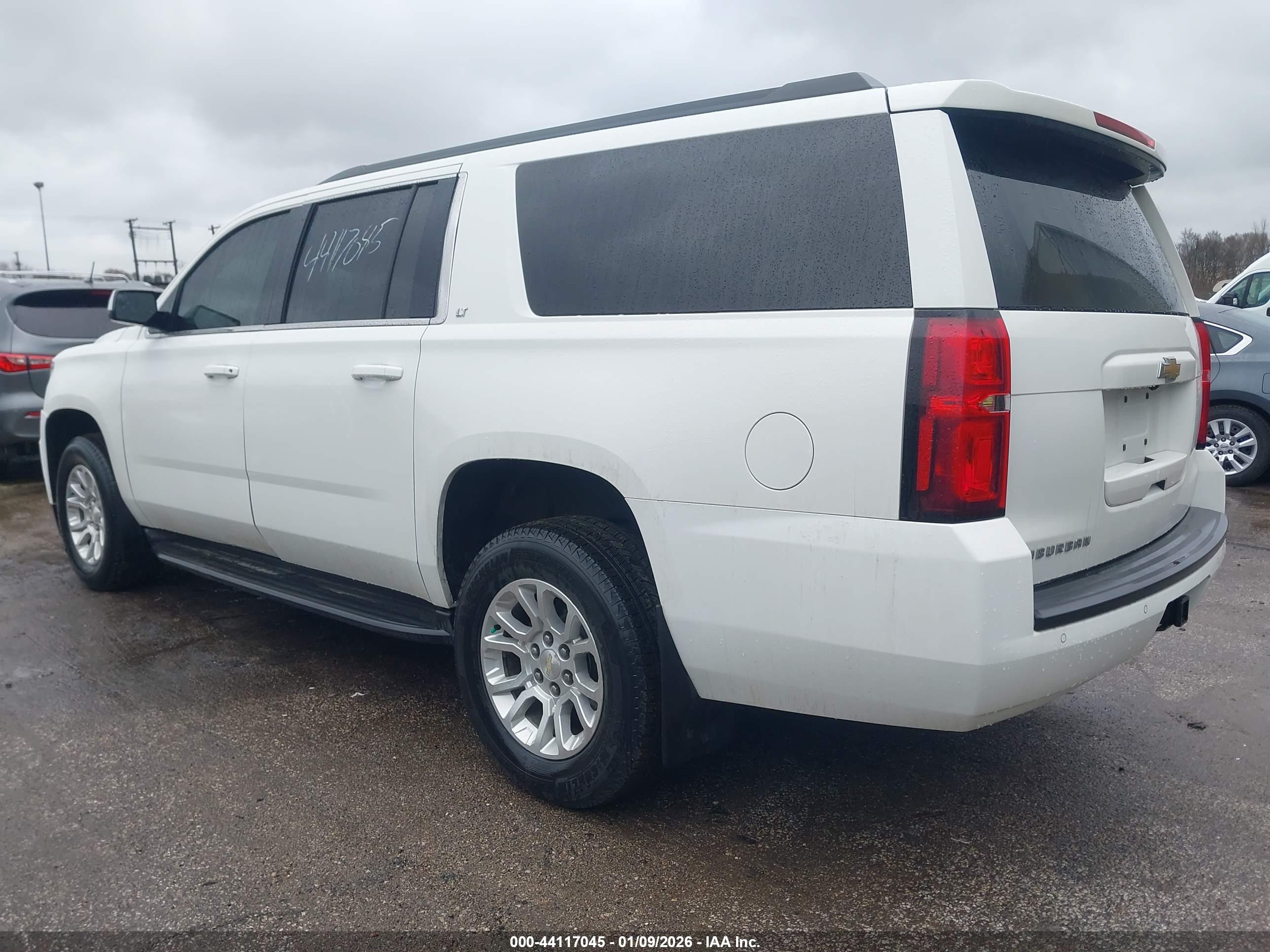 CHEVROLET SUBURBAN image 3