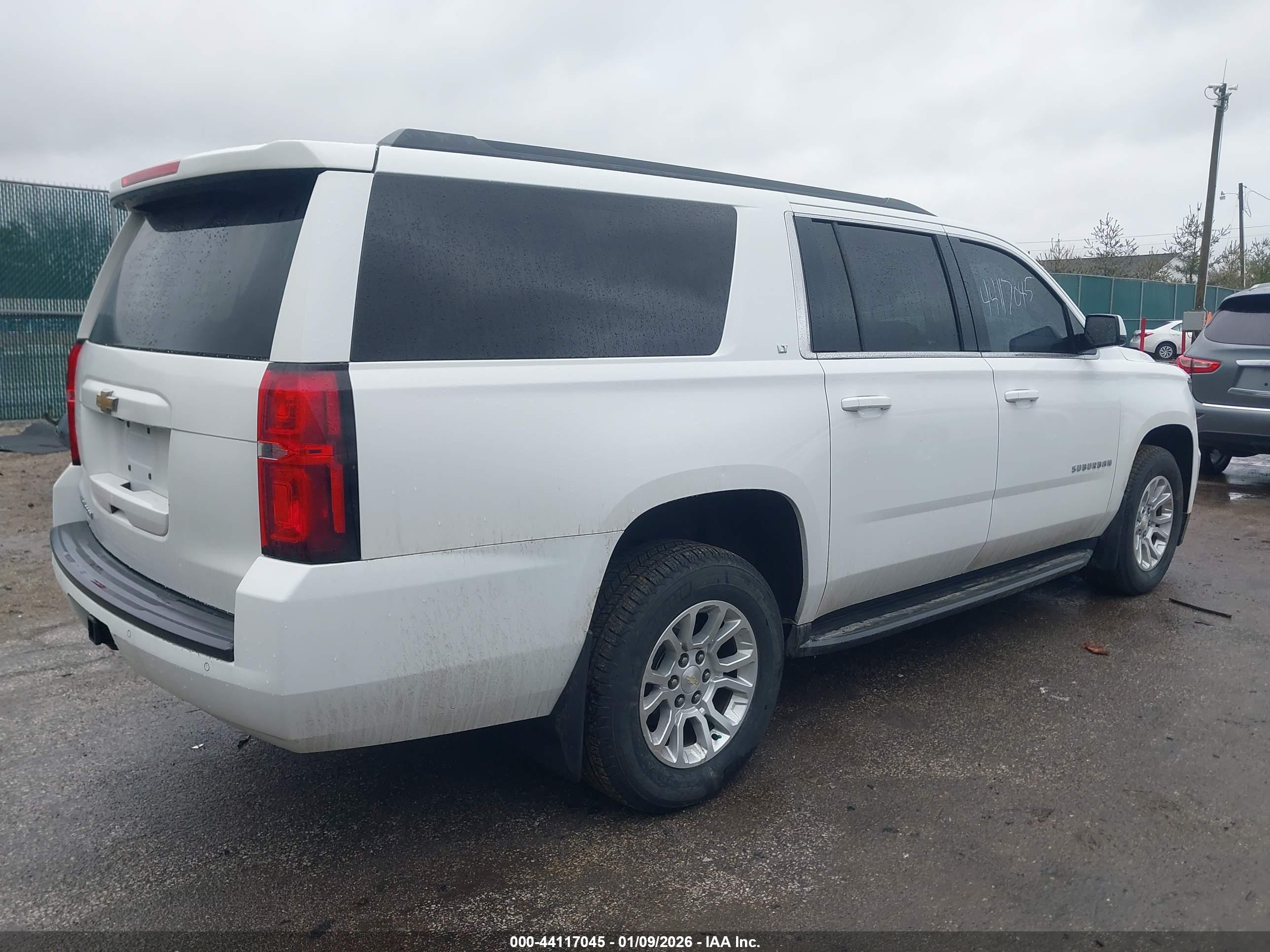 CHEVROLET SUBURBAN image 4
